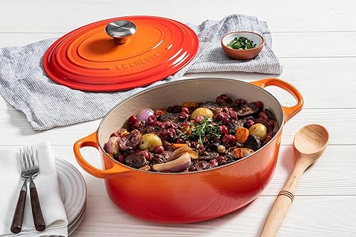 Miniatura 5 de Le Creuset - Olla holandés redonda con tapa de cocina, hecha de hierro fundido esmaltado, de 5 cuartos de galón de capacidad, color llamas,