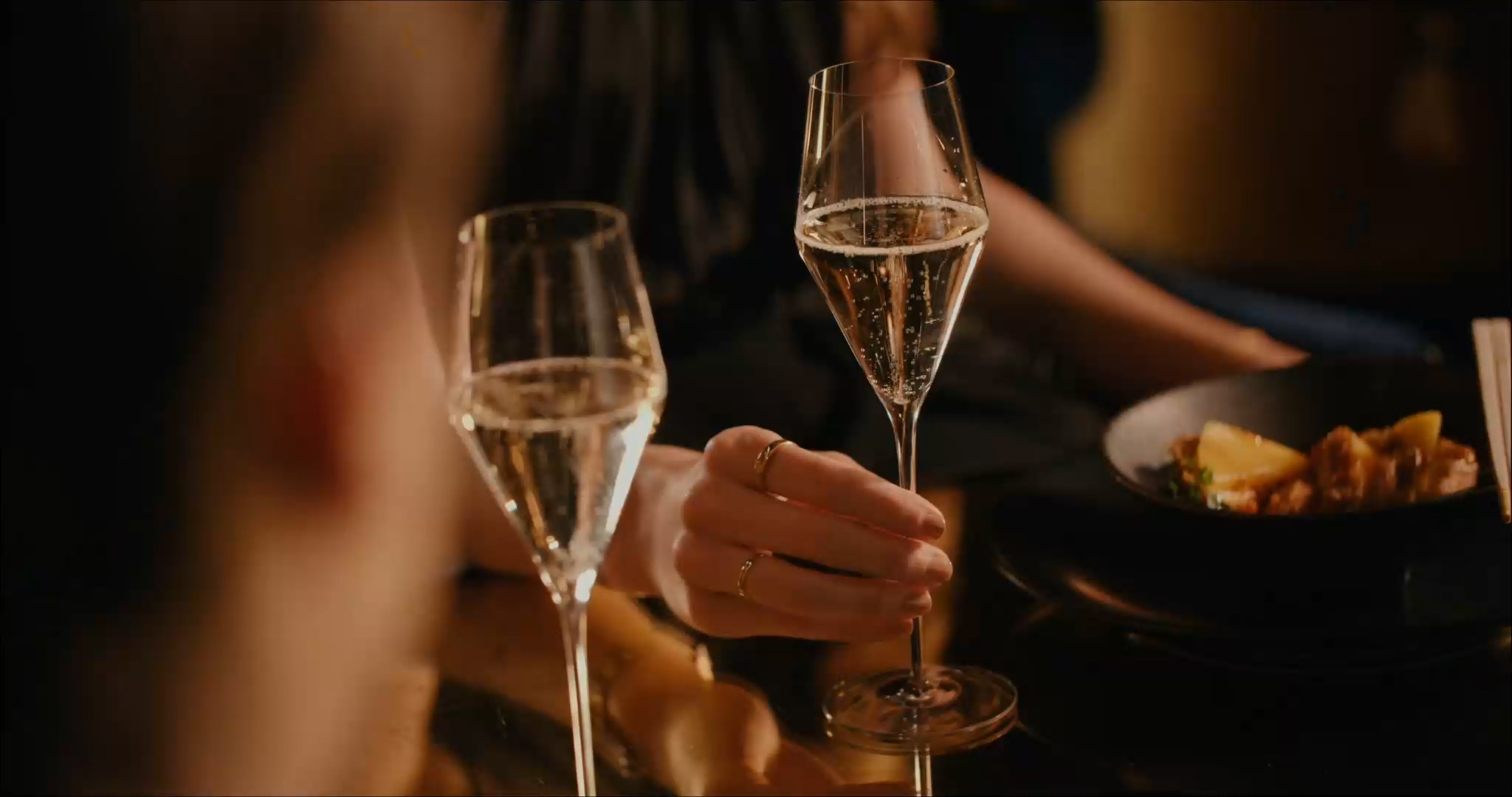 2 flûtes à champagne vintage en cristal de Bohème rubis, soufflées à la main, grands verres élégants, base de flûte traversière transparente unique - France