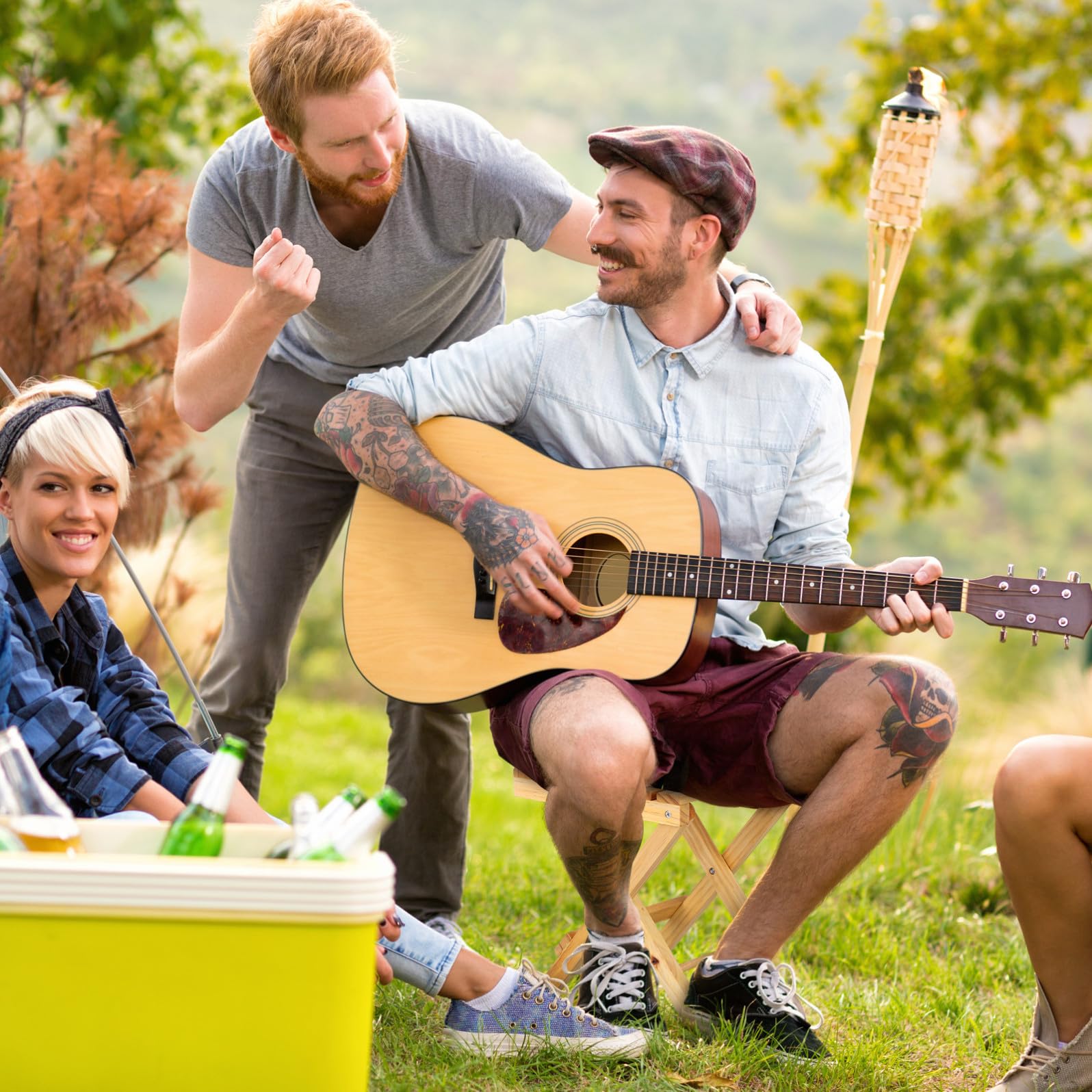 TOYANDONA Tavolo Pieghevole da Esterno in Legno Gambe Stabili, Leggero e Pratico, Tavolino a Forma Regolare per Picnic e Riunioni All'aperto