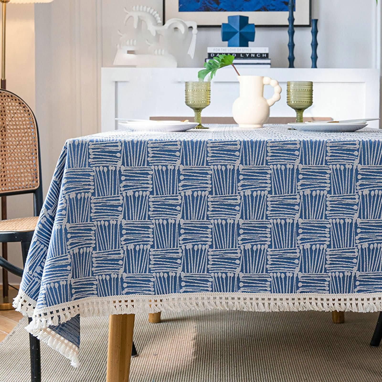 Niebieski obrus prostokątny, 55 W x 70 L cm, poliester, kwadratowy wzór z frędzlami, elegancki obrus
