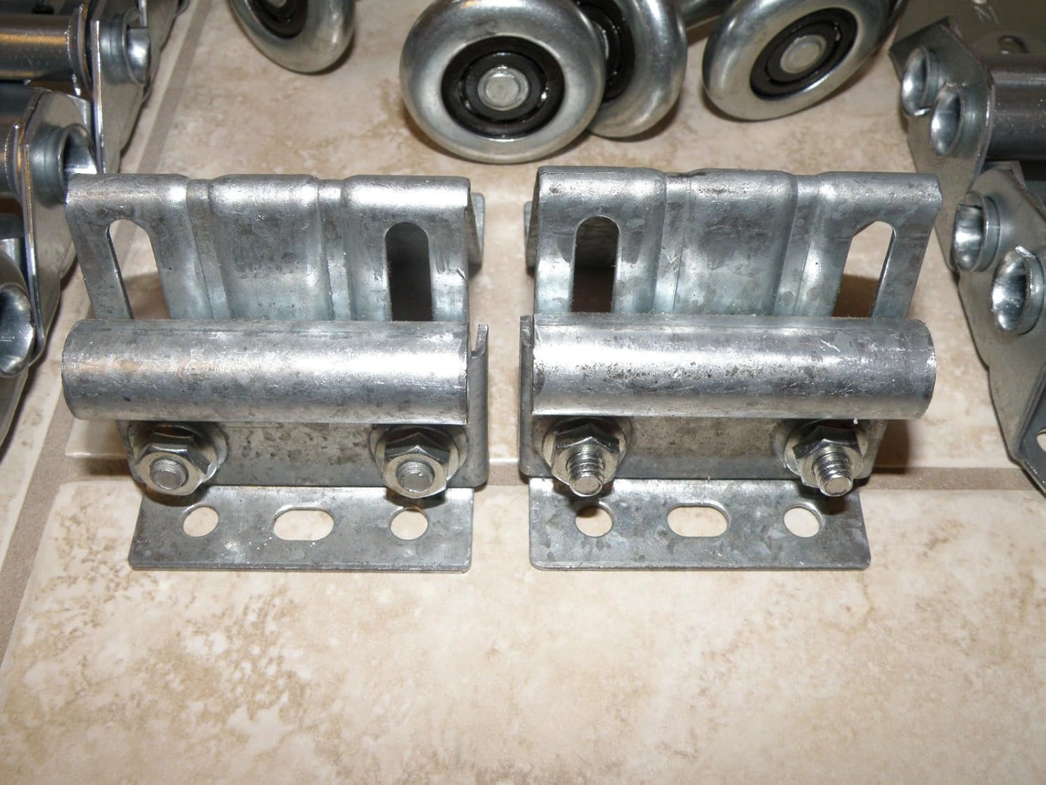 Thaisan7, Heavy Duty Garage Door Hinge & Roller Tune Up Kit for 16x8 or 18x8 Steel Rollers,For garage door repairing