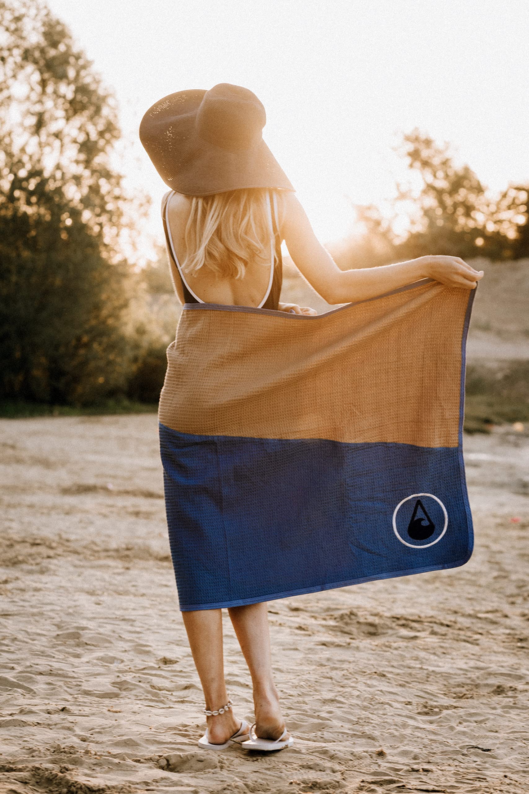 WAVE HAWAII Travel-Badeponcho Gr. L-XL 171-199cm & Reisehandtuch 130 x 80cm, Lighd, 100% Baumwolle, hochwertige Qualität, robust, Schlaufe, leicht, Strand, Urlaub, Outdoor, Camping, Vanlife