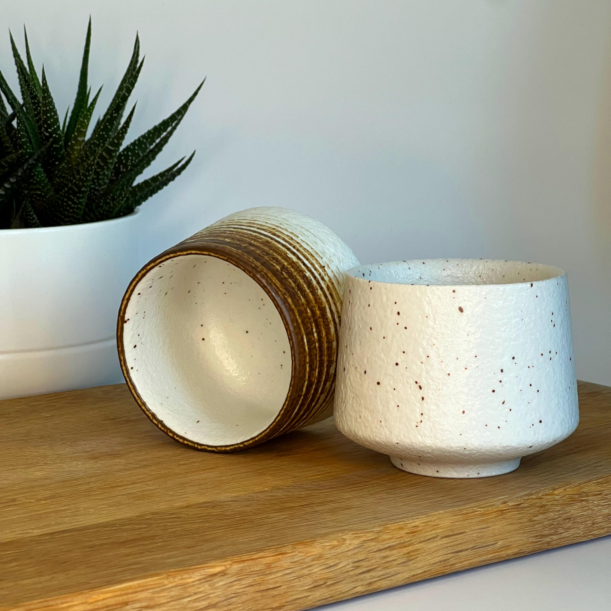 shizuro Set di tazze giapponesi – 2 pezzi da 190 ml – tazza in ceramica di alta qualità per caffè, cappuccino e tè – sostenibile asiatica vintage – design retrò moderno (marrone bianco)