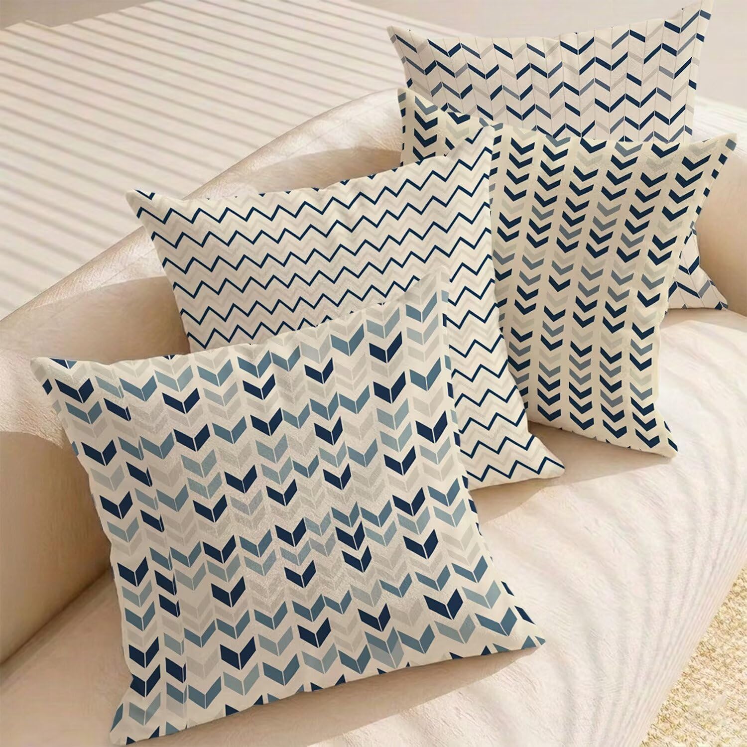 Federe Cuscini Divano 55x55 cm in Peluche Corto Beige, 4 Pezzi Copricuscino Divano con Cerniera Invisibile, Cuscini da Esterno Decorativi per Casa Giardino Soggiorno Camera da Letto A Righe L-G592