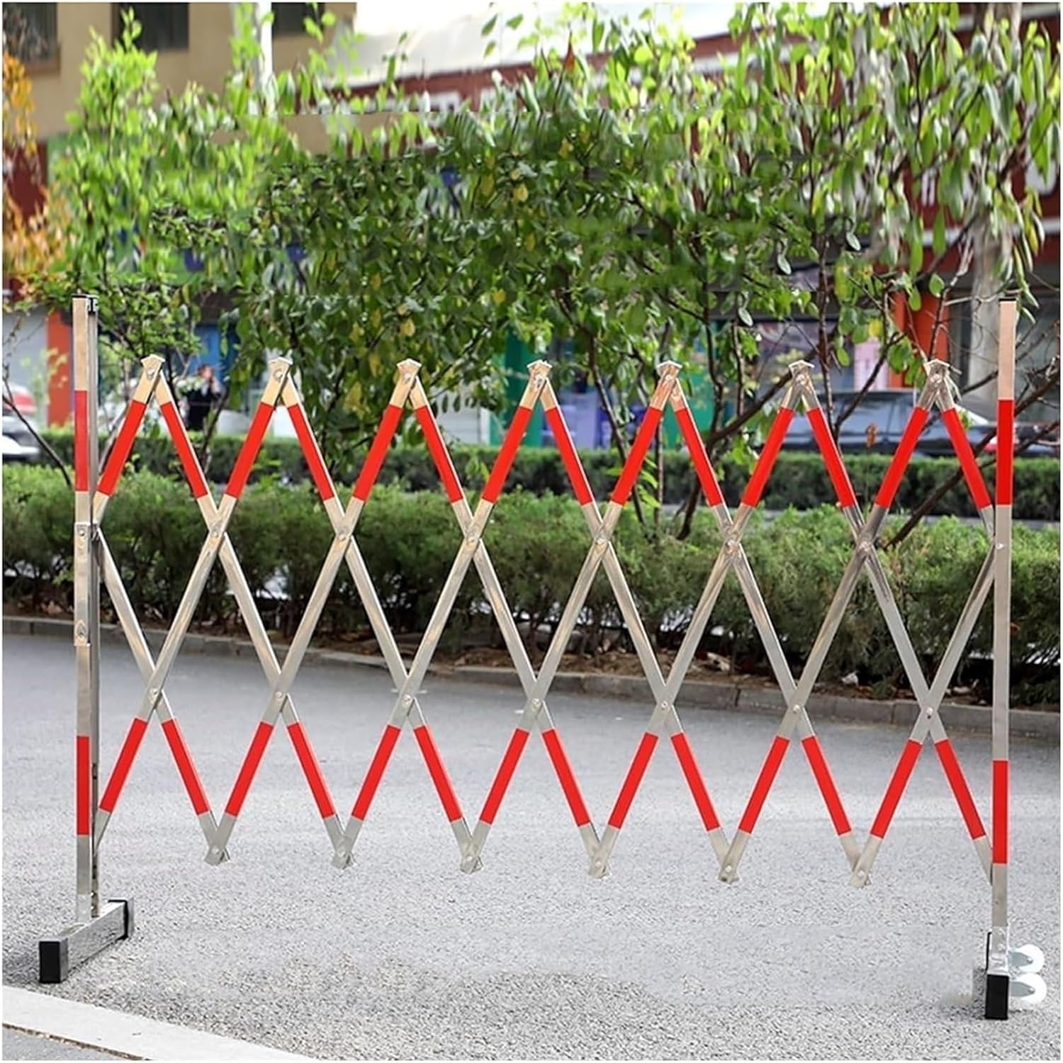 Retractable Outdoor Fence, Expandable Metal Barrier with Casters, Mobile Guardrail for Parking & Driveway, Traffic Scissor Gate for Road & Garage Construction