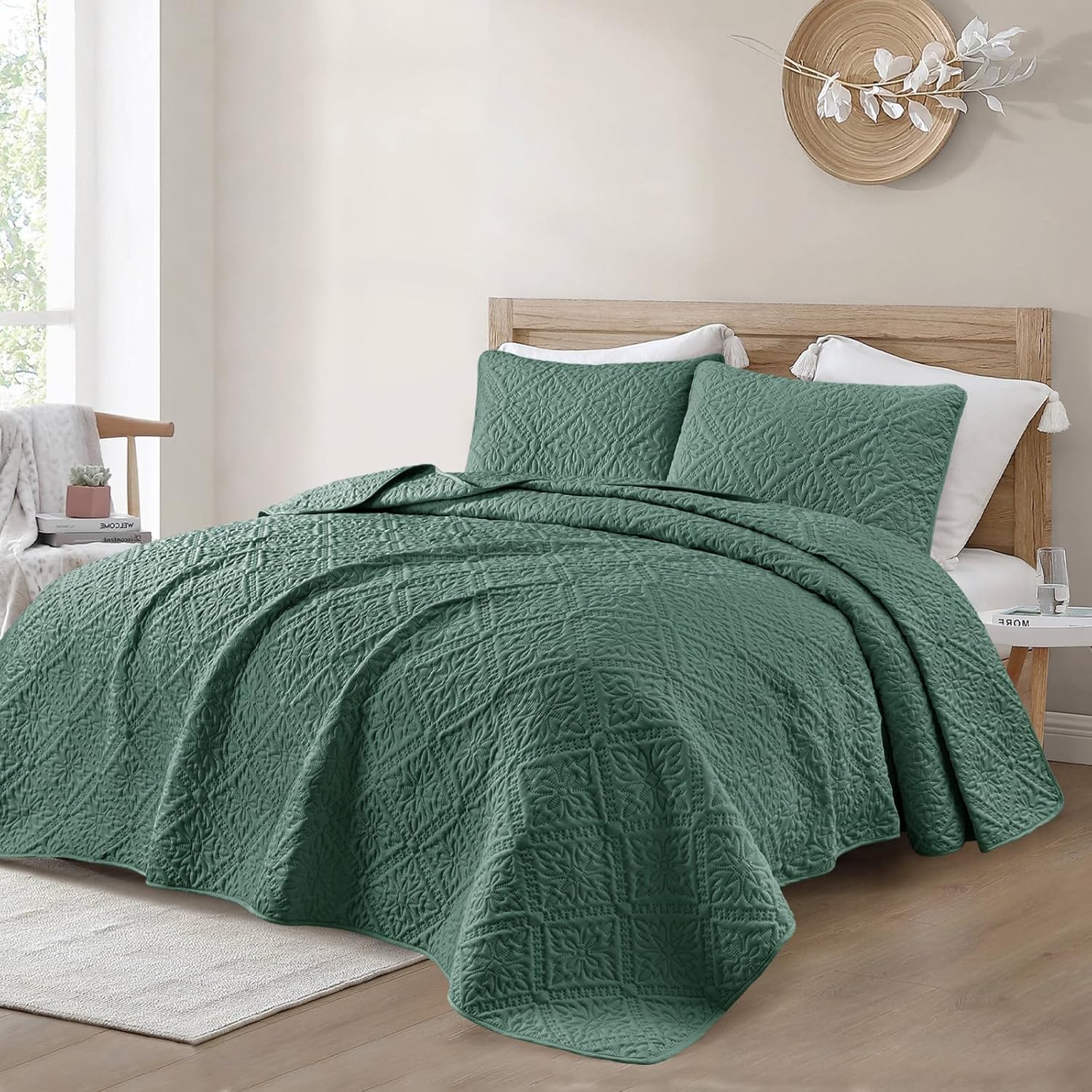 Exclusivo Mezcla Queen Quilt Bedding Set, Lightweight Soft Bedspreads Coverlets with 2 Pillow Shams, Modern Green Quilts Queen Full Size for All Seasons - Image 2