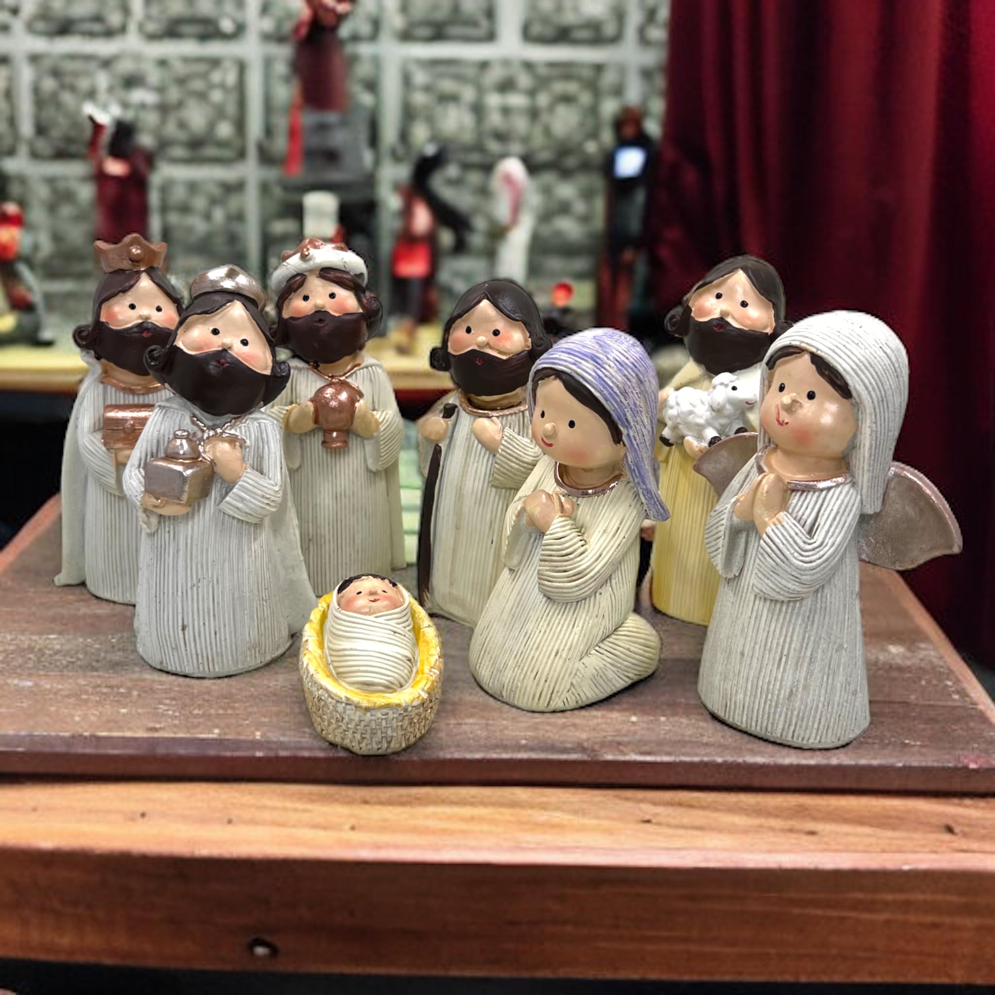 MIJOMA Magnifiques figurines de crèche pour crèche de Noël - Figurines en pierre artificielle peintes à la main - Décoration de Noël parfaite dans différents ensembles et styles au choix (8 pièces