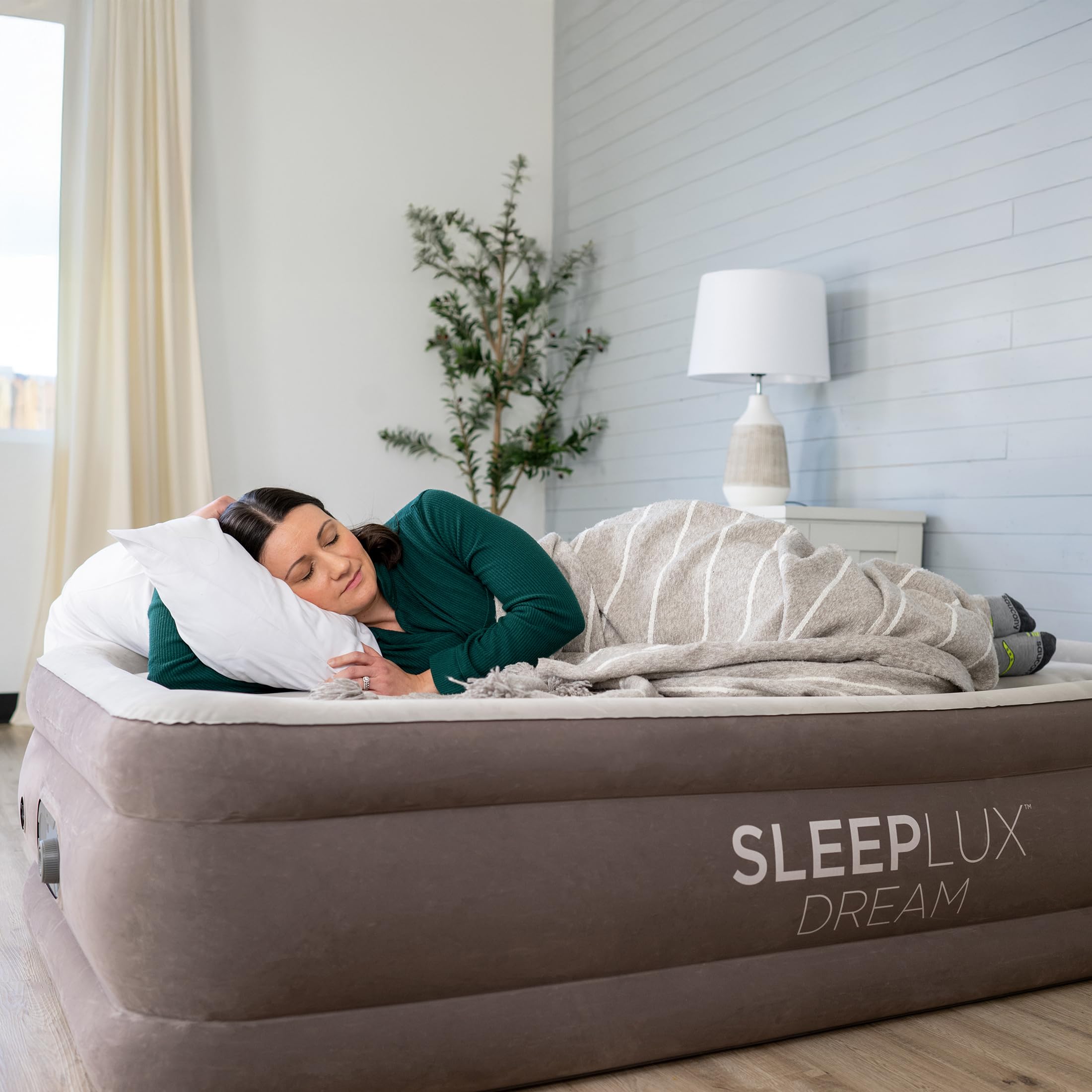 SLEEPLUX Dream Luxus Doppel-Luftmatratze, integrierte Doppelpumpe, bleibt die ganze Nacht aufgeblasen, 45,7 cm, doppelt hohe Luftmatratze mit Spulenbalken, für Gäste, Wohnmobil, Camping & Zuhause, 1