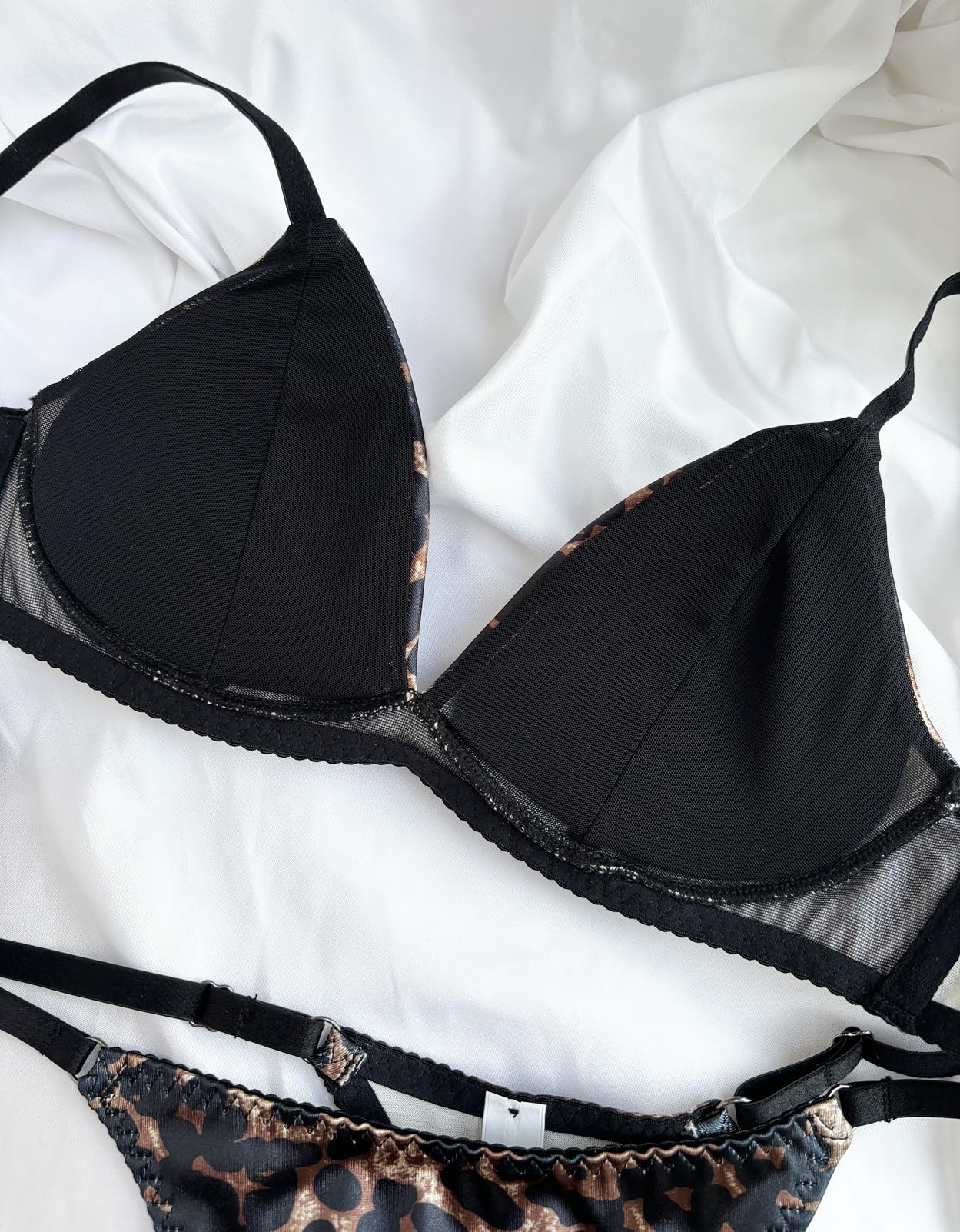 Stella Soutien Gorge Triangle Satin et String - Ensemble de sous-vêtement Léopard Confortables pour Femmes