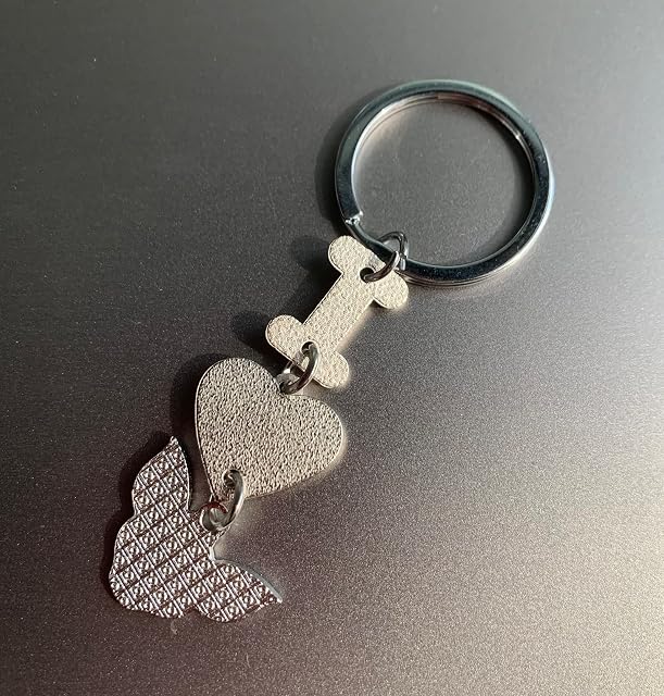 Foto 4 de 8 de Llavero con colgante de perro con texto en inglés "I Love Dog"