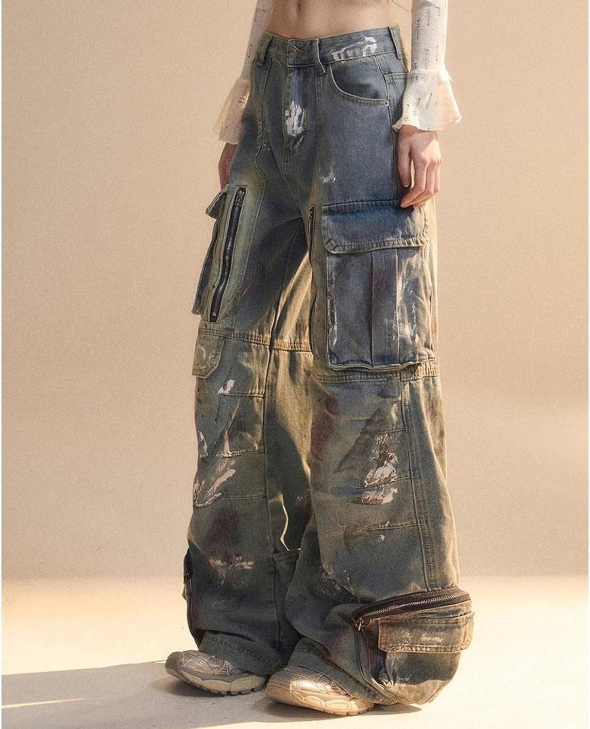 MEINVQIAOTI Streetwear Graffiti Distressed Design Multiple Pockets Cargo Jeans for Women Punk Grunge Cargo Pants for Women