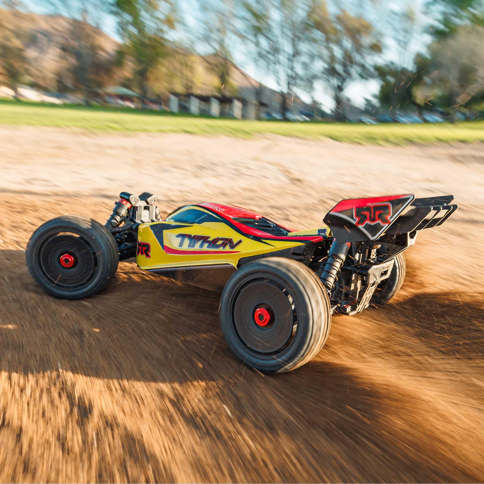 ARRMA Typhon Mega 4X4 RTR 1:8 zdalnie sterowany Buggy Basher Monster Truck, z silnikiem szczotkowym, bez akumulatora i ładowarki, żółty