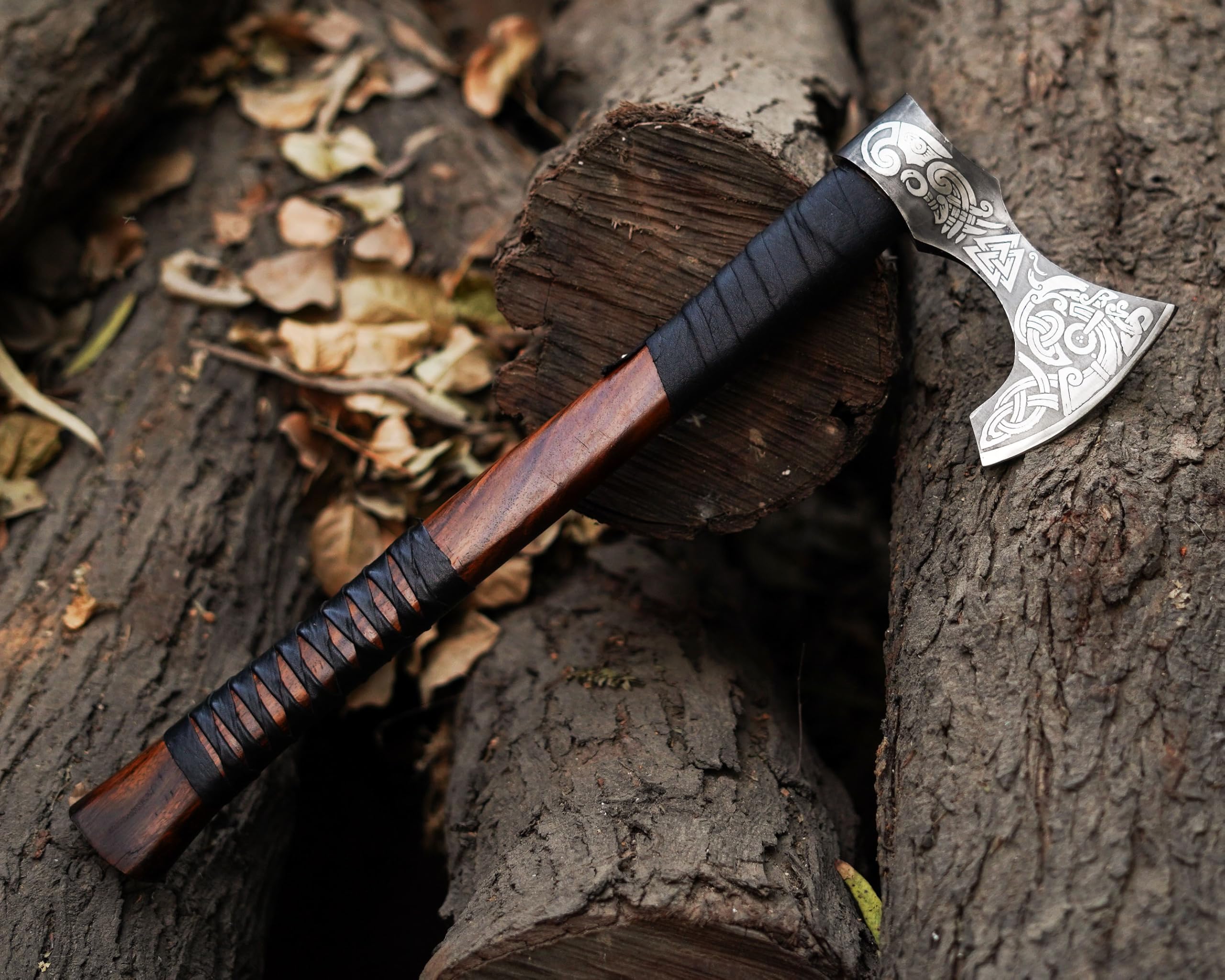 Hache Viking Avec Couteau 2-en-1 - Lame Acier Carbone - CraftTal Fait Main