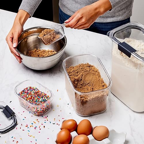 Vista 24 de Rubbermaid Brilliance - Recipiente para almacenar cereales con boquilla abatible, aptos para lavavajillas, diseño transparente con color azul, 32