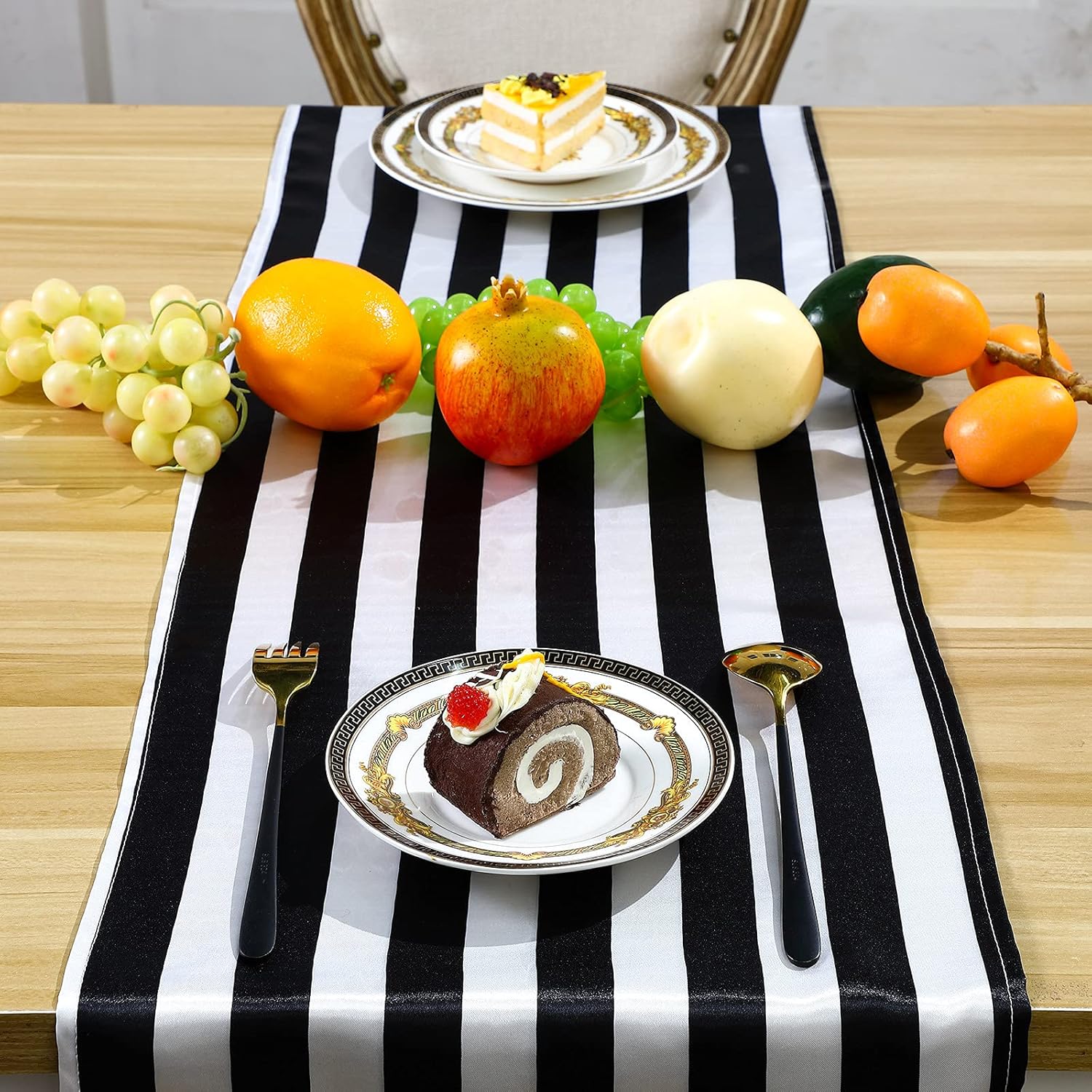 Tatuo 8 Pieces Black and White Striped Table Runner Polyester Table Decor Elegant Classic Machine Washable for Party Wedding Indoor Outdoor Events Family Dinner Banquet (12 x 72 Inch)