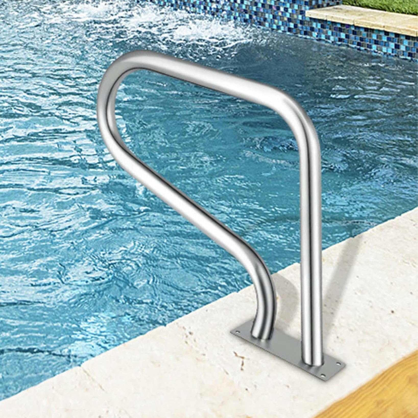 Main courante de piscine antidérapante résolvant les sorties glissantes
