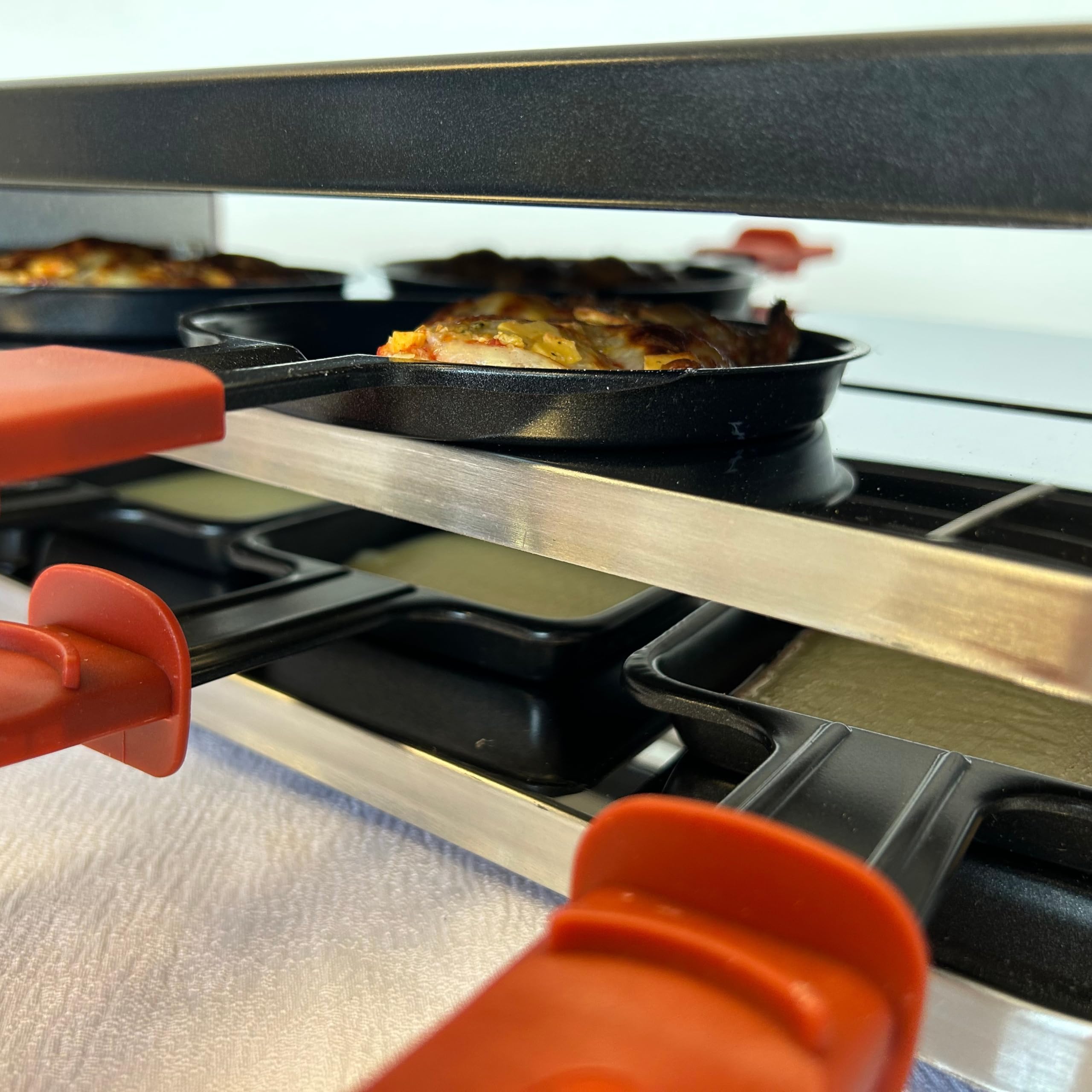 LITTLE BALANCE 8952 Fun Party 8, Appareil à Raclette, Multifonctions 3 en 1, Raclettes, Pizzas et Crêpes, 3 zones de cuisson, Jusqu'à 8 personnes, Sans PFAS, 1600 W, Piment