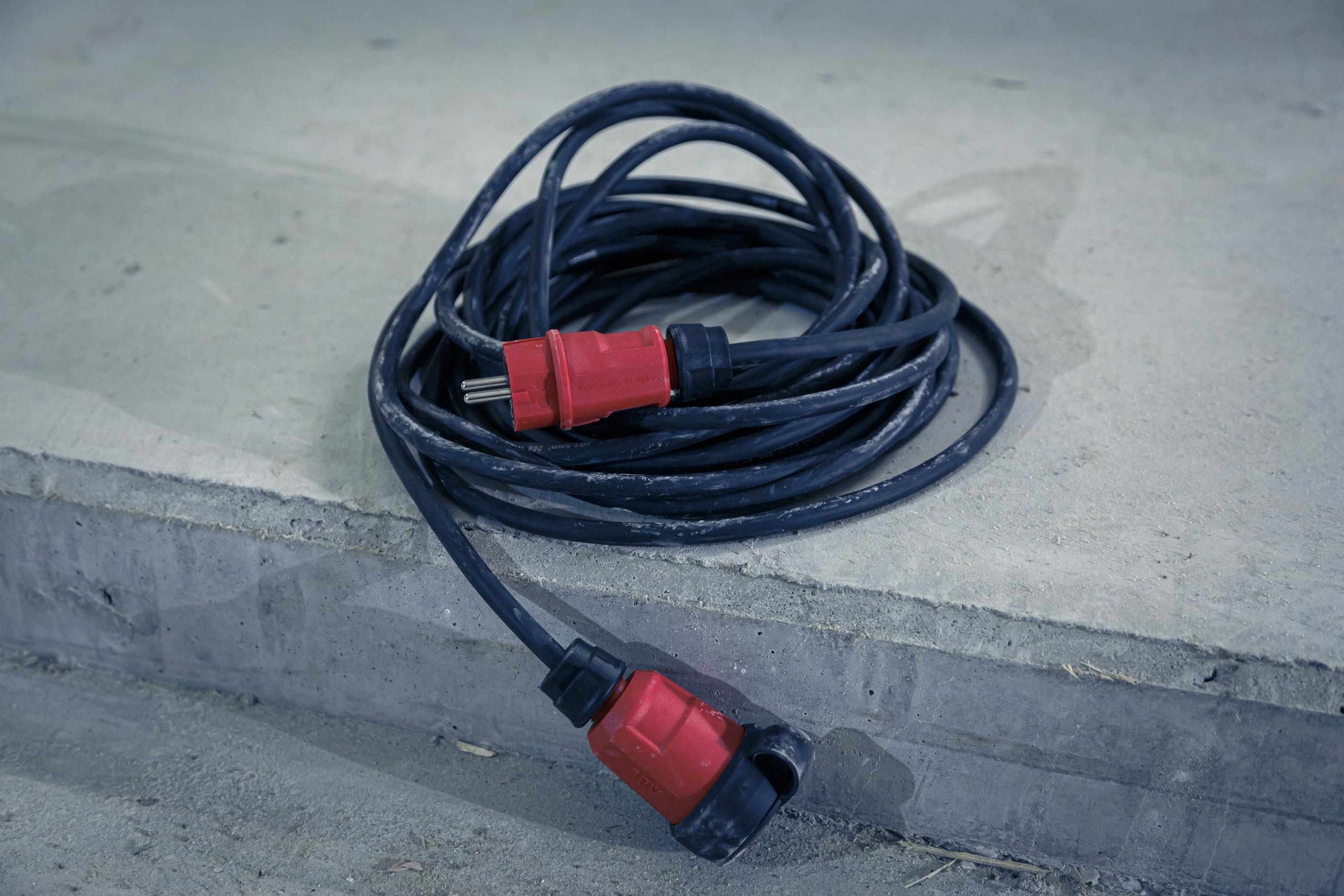 Brennenstuhl Professional przedłużacz VN 1100 (10 m kabel H07RN-F 3G1,5 w kolorze czarnym, zastosowanie na placu budowy i na stałe zastosowanie na zewnątrz IP44, Made in Germany)