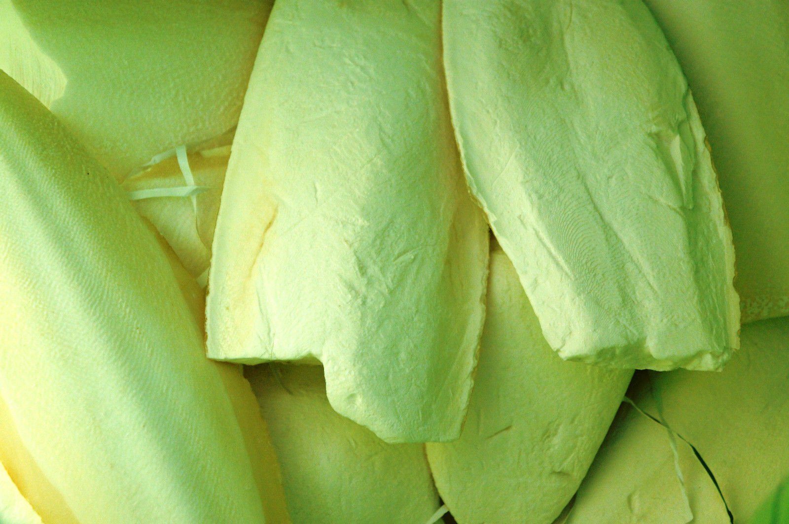 BROKEN CUTTLEFISH BULK BOX 900G-1KG FOR BIRDS, TORTOISES, TURTLES & SML ANIMALS