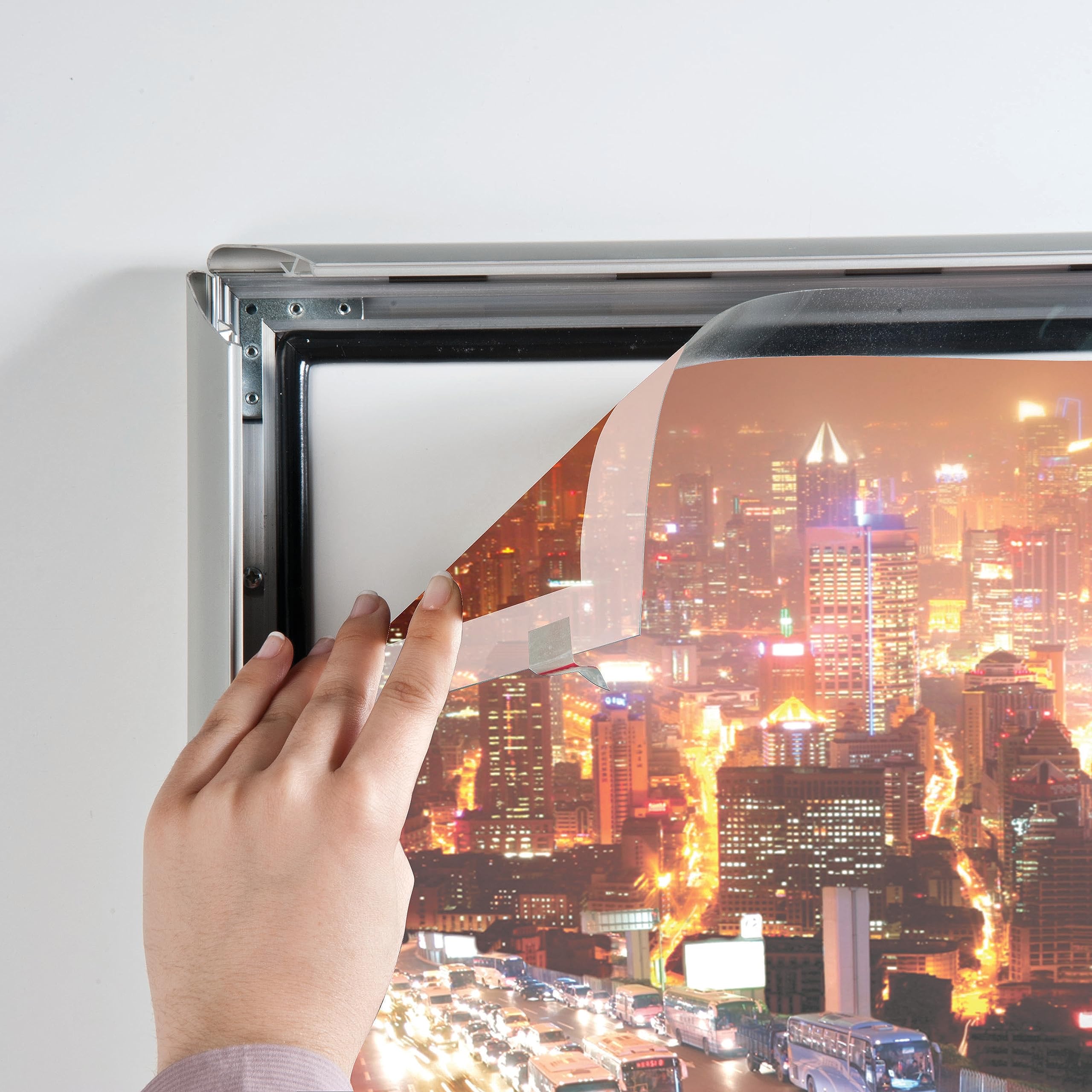 FRANKEN Wechselrahmen, Outdoor A2 Plakatrahmen, Aluminium-Klapprahmen 25 mm breit, Info-Rahmen für den Außenbereich von öffentlichen Einrichtungen, Schulen, Restaurants oder Hotels, BS1703