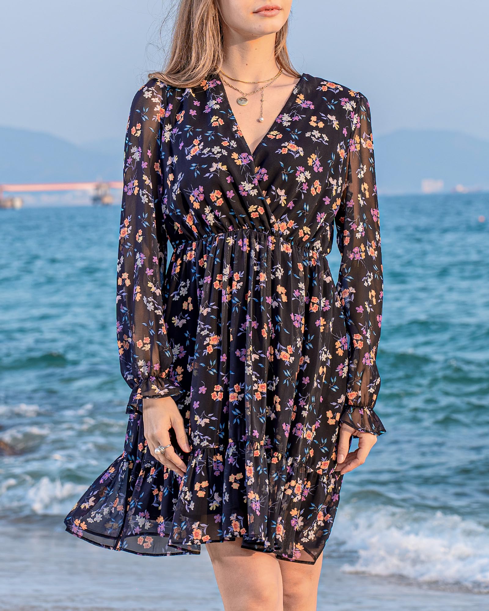 Blumenmuster Minikleid Damen, Langarm Chiffon Kleid mit V-Ausschnitt und Rüschen, Elegantes Freizeitkleid für Frühling & Sommer