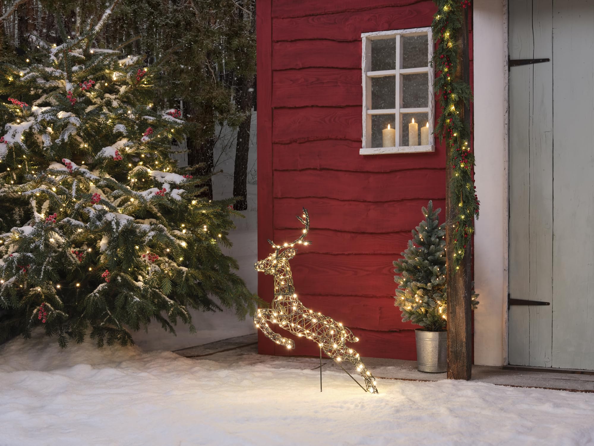 Light4fun Kleiner Hirsch mit springendem Harlow | strombetrieben | mit 120 LEDs, Timer & 3 Beleuchtungsmodi Weihnachten Weihnachtsdeko | wetterfest für Garten außen | Höhe 80 cm