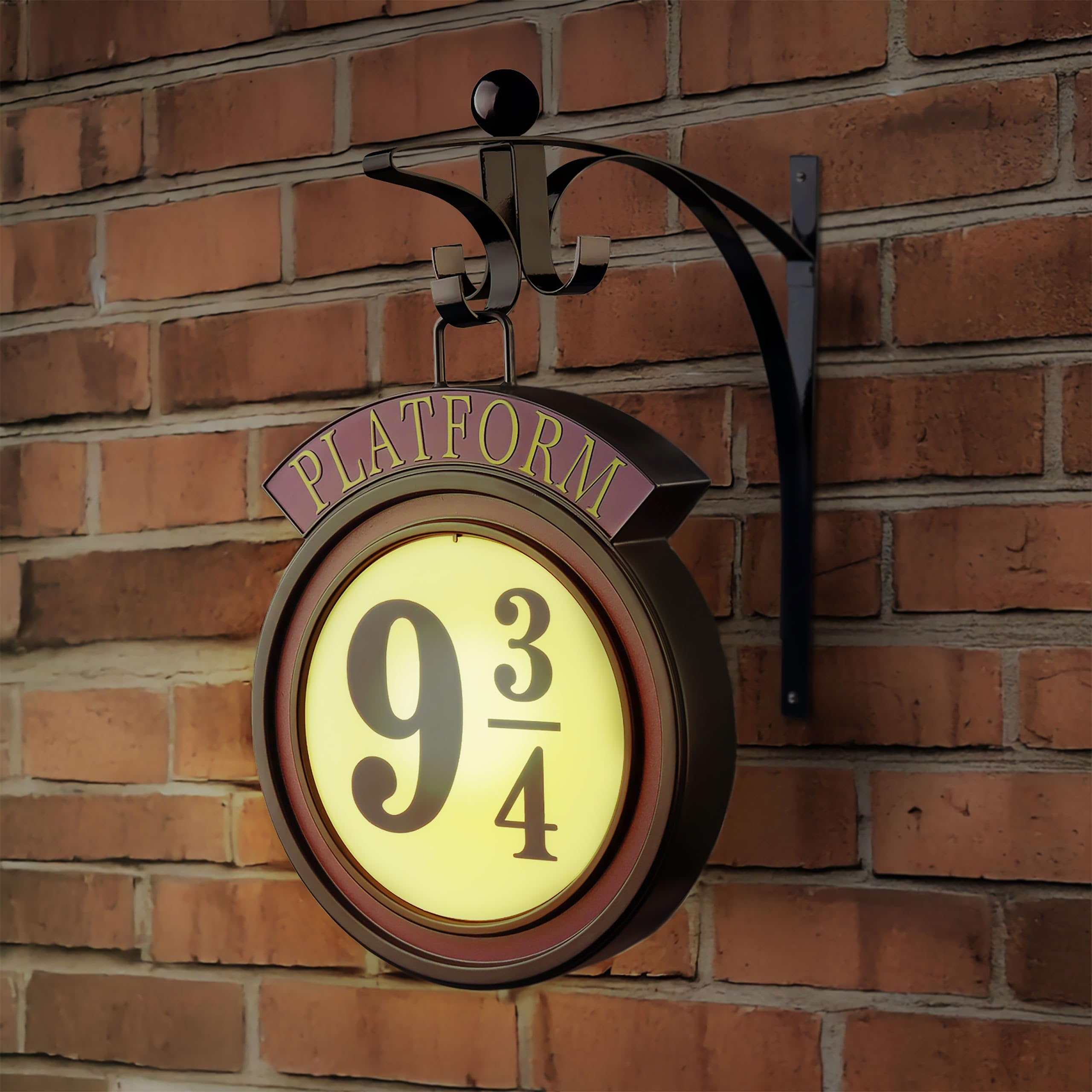 Elbenwald Harry Potter – Lámpara de vía 9 3/4 con soporte de pared, 22 x 26 x 8 cm, funciona con pilas, plástico | 22 x 26 x 8 cm, funciona con pilas, plástico