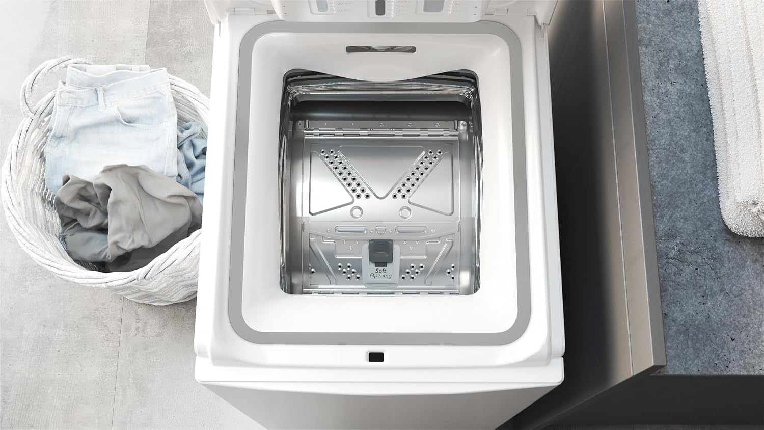 Interior view of the Hotpoint Ariston WMTG 626BS washing machine drum.