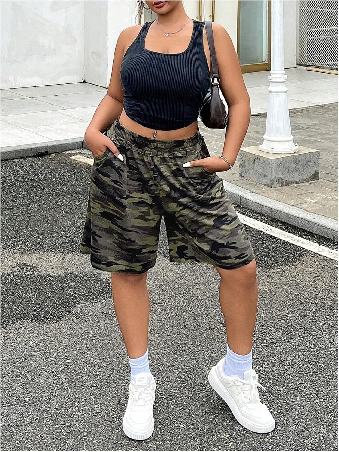 WDIRARA Women's Plus Size Camo Shorts Elastic Waist Wide Leg Bermuda Shorts Streetwear