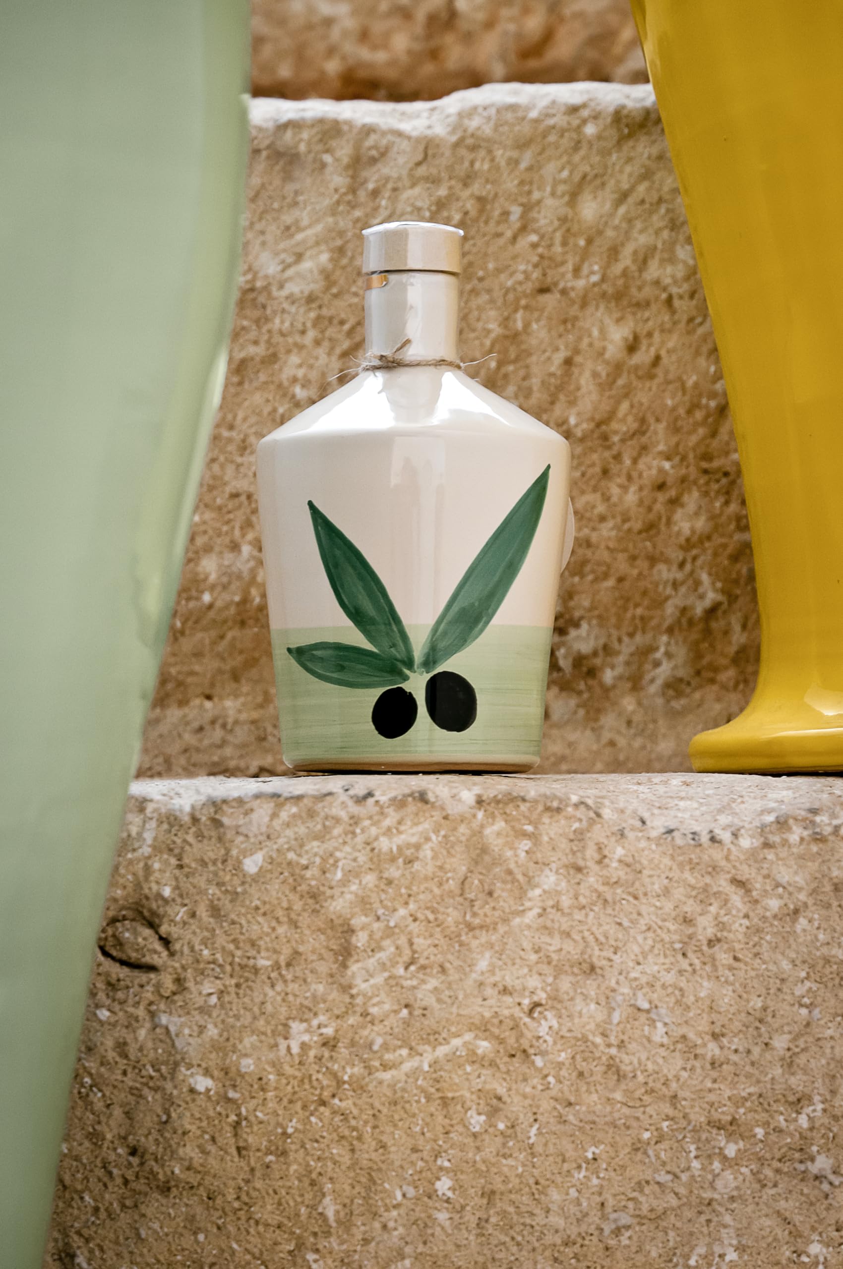 San Marco - Bottiglia Olio in Ceramica Artigianale da 250ml – Oliera in Ceramica Fatta e Decorata a Mano con Tappo Dosatore – Design Rustico Moderno, Made in Italy