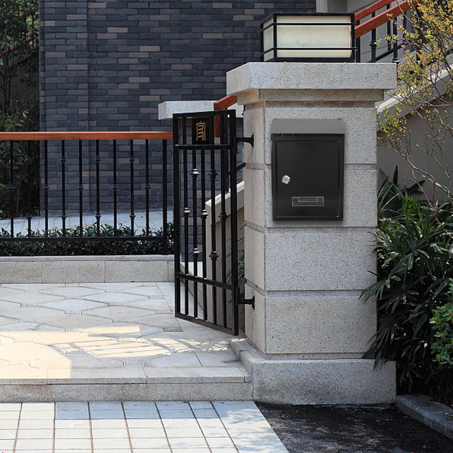 Wall Mount Post Box Locking Mailbox European Style Iron Mailbox with Lock Vintage Outdoor for Home and Garden Rust-Resistant Wall Mounted Letter Box