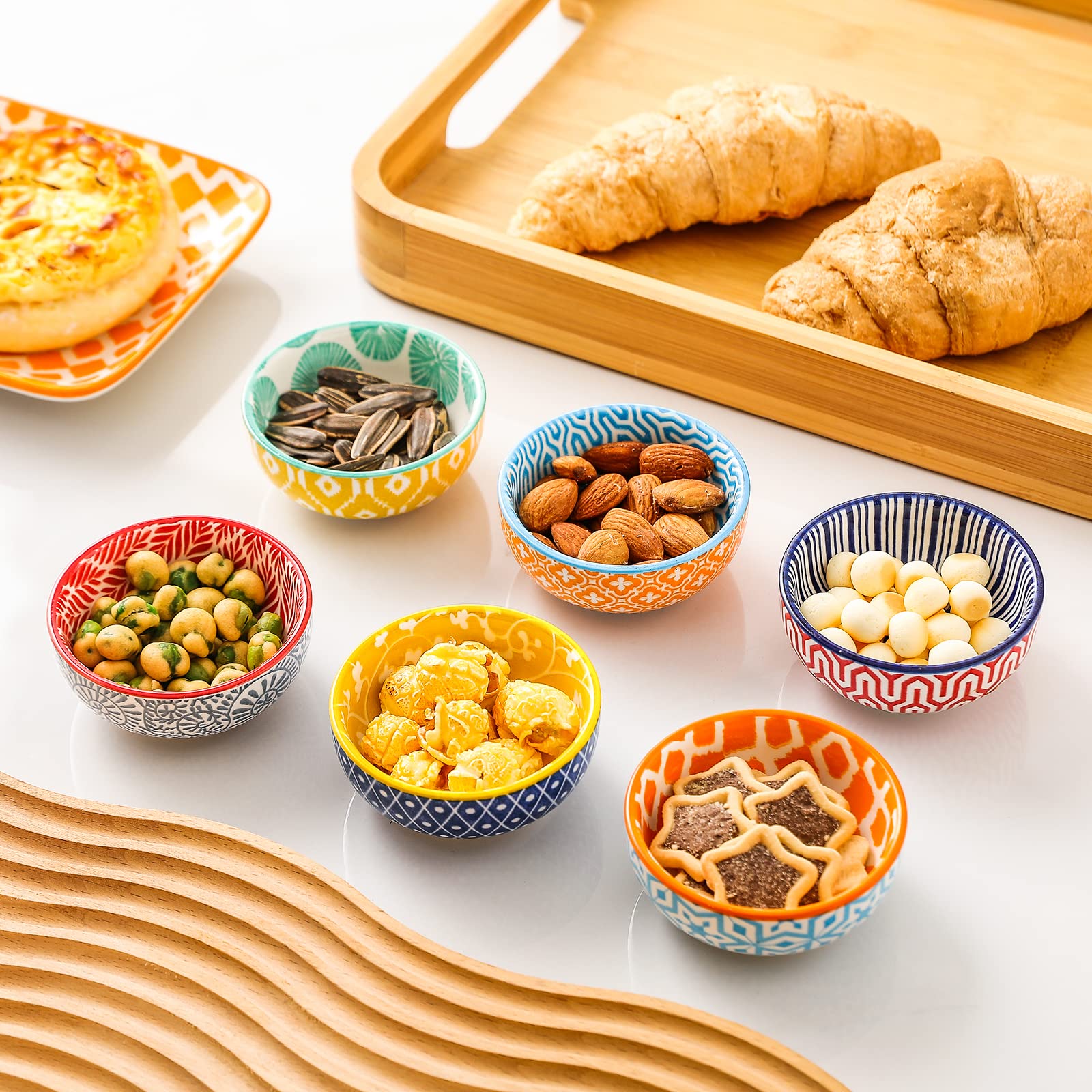 KitchenTour - Juego de 6 cuencos de cerámica para salsa de soja de 2.5 onzas, cuencos de porcelana para condimentos, sushi, salsa de tomate, aperitivo, juego de 6