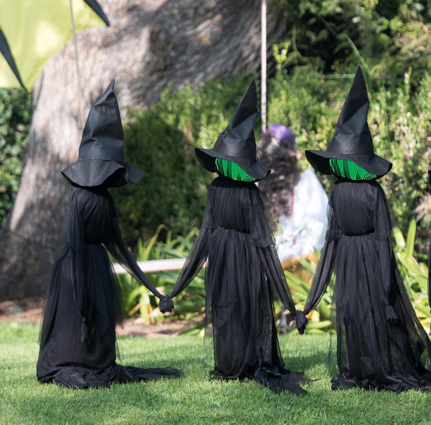 Halloween Decorations, Set of 3 Light Up Witches Holding Hands Witches with Stakes?Voice Control Witch Glowing Head Waterproof for Outside Garden Statue Decoration Grass Lawn