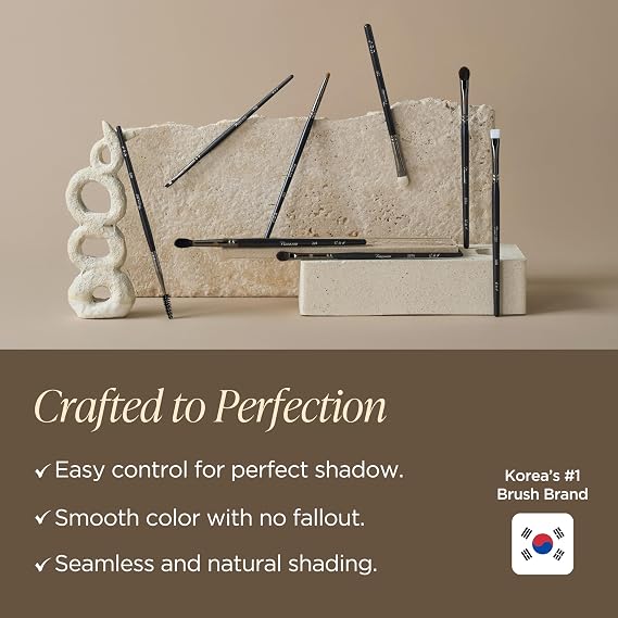 Piccasso 207A Eyeshadow Brush Flat Rounded Eye Brush for Blending and Shading, Soft Bristles for Smooth Eye Makeup Application, Korean Eyeshadow Brush for All Eye Shapes