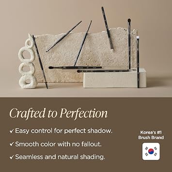 Piccasso 207A Eyeshadow Brush Flat Rounded Eye Brush for Blending and Shading, Soft Bristles for Smooth Eye Makeup Application, Korean Eyeshadow Brush for All Eye Shapes