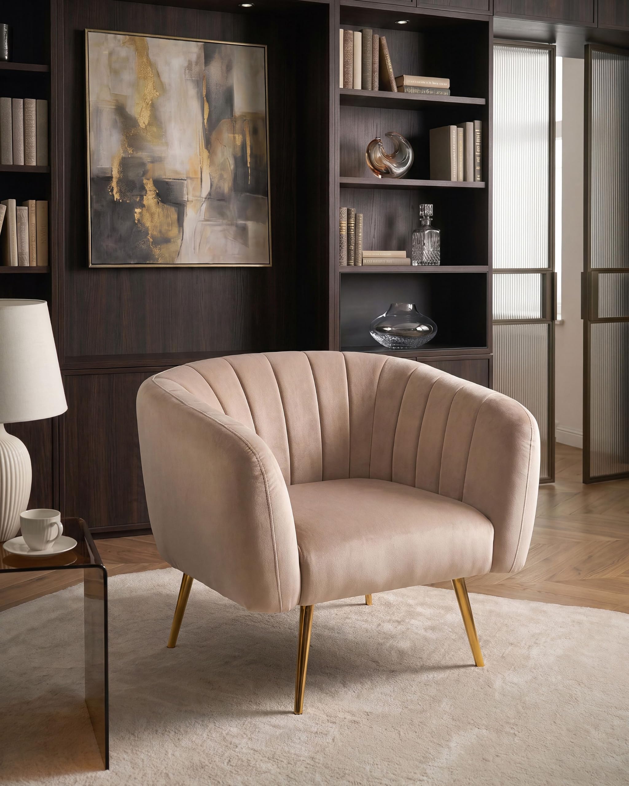 Beliani Polstersessel aus Samtstoff in Taupe mit Armlehnen Metallgestell in Gold Laconia
