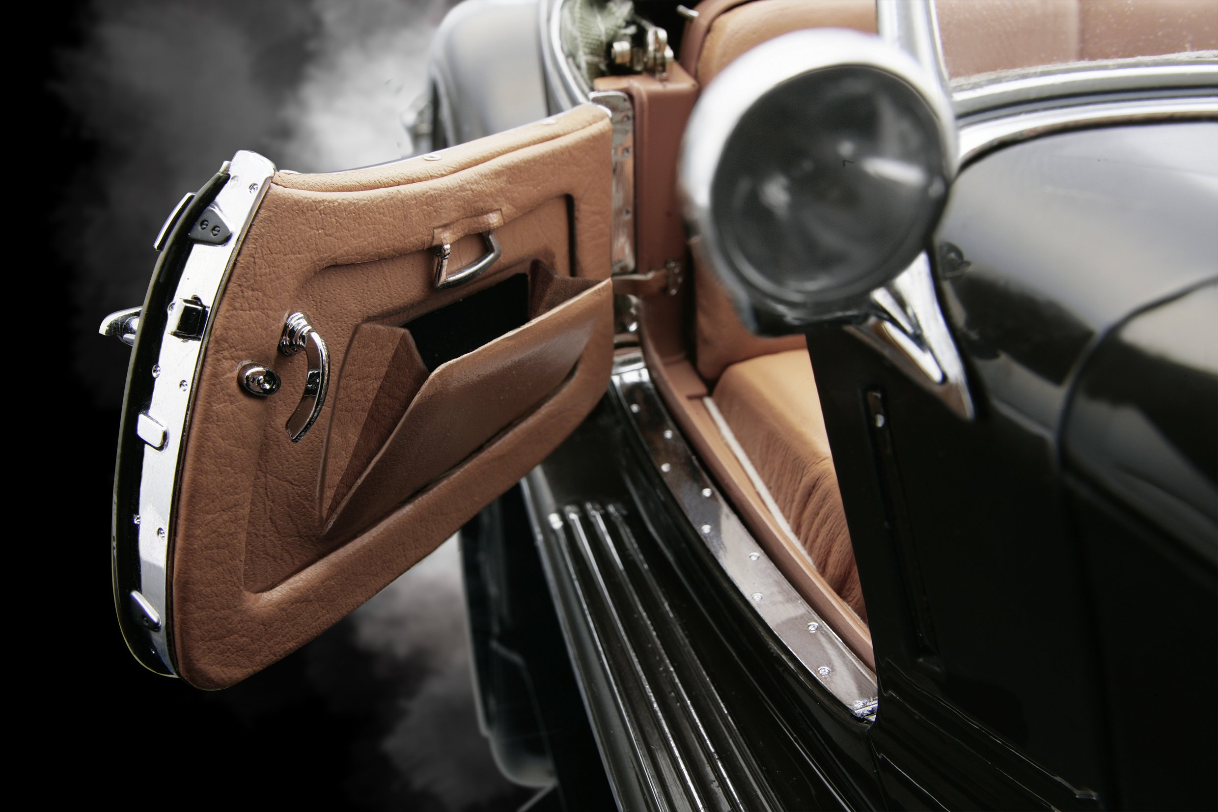 Bauer Exclusive Mercedes-Benz 500 K Spezial Roadster 1934: Originalgetreues, limitiertes Modellauto 1:12, Türen und Motorhaube beweglich, dunkelbraun (S018H)