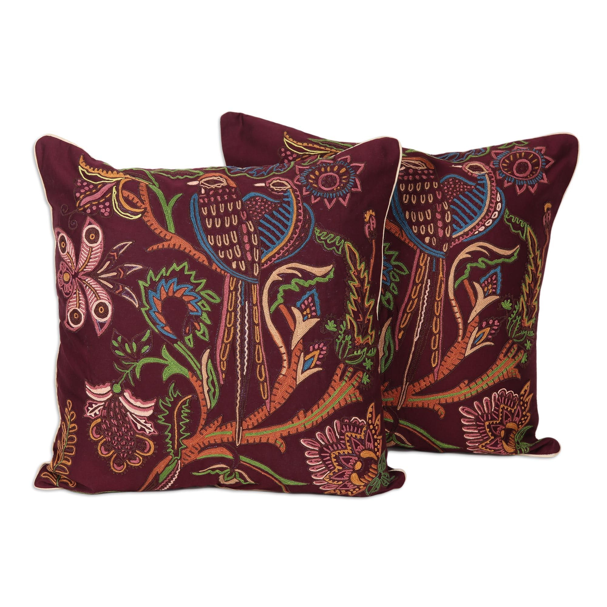 Housse de coussin indienne brodée multicolore pour un intérieur poétique