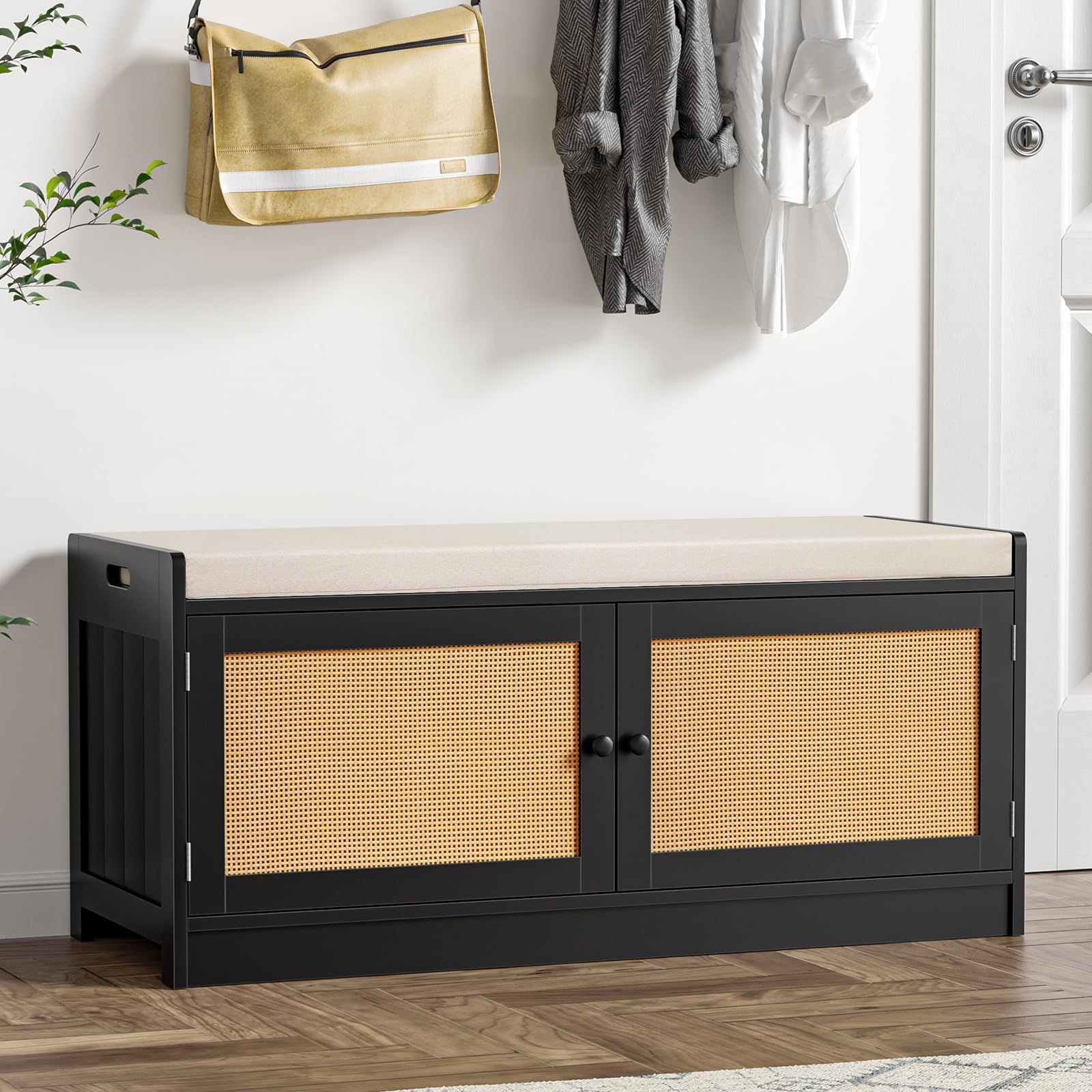 Banc à chaussures avec coussin fini le désordre avec cette armoire de couloir