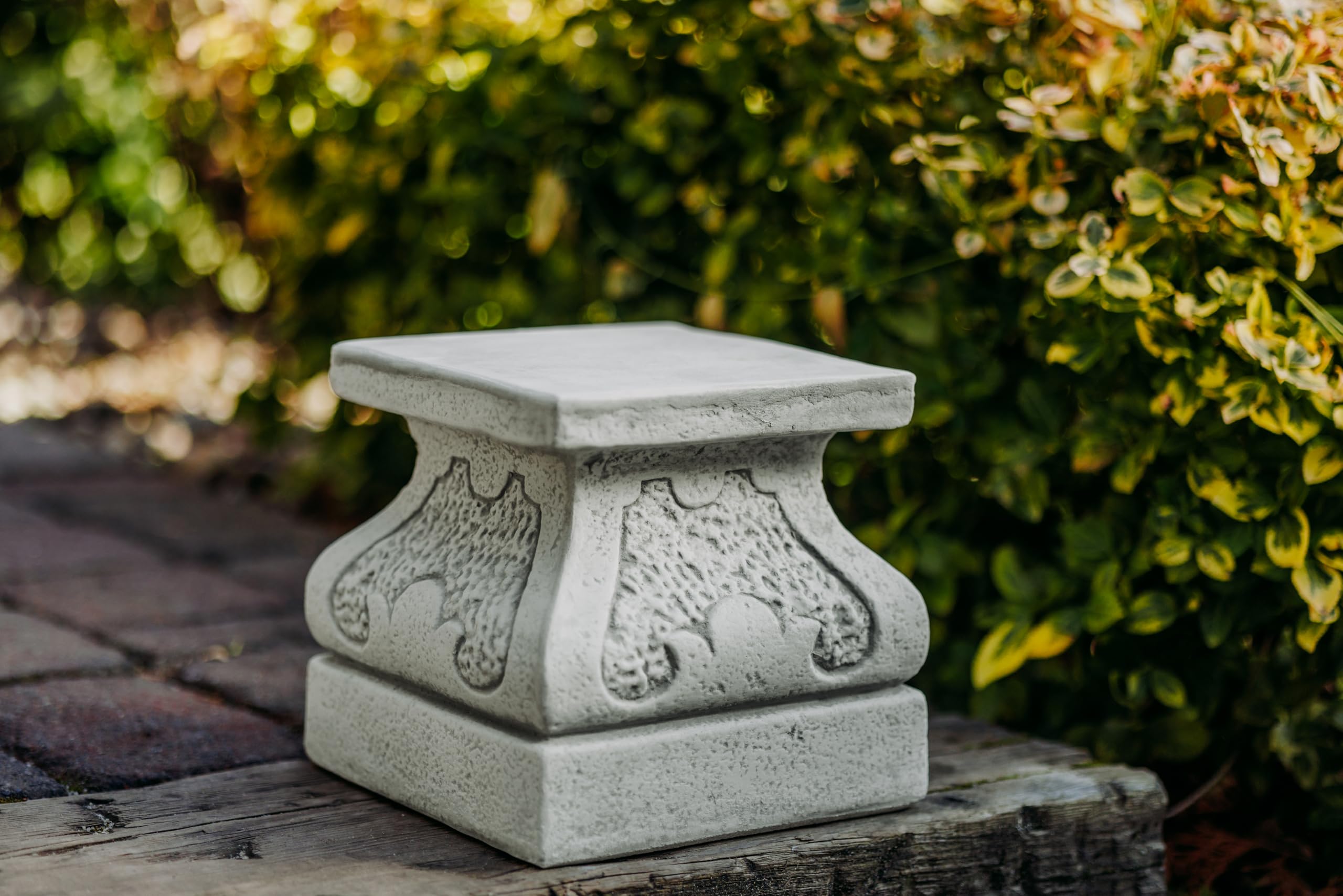 gartendekoparadies.de Sockel mit besonderem Format, Steinsockel, H. 21 cm, Stellfläche 19 x 19 cm, 17 kg, Grau, frostsicher aus Steinguss für Außenbereich