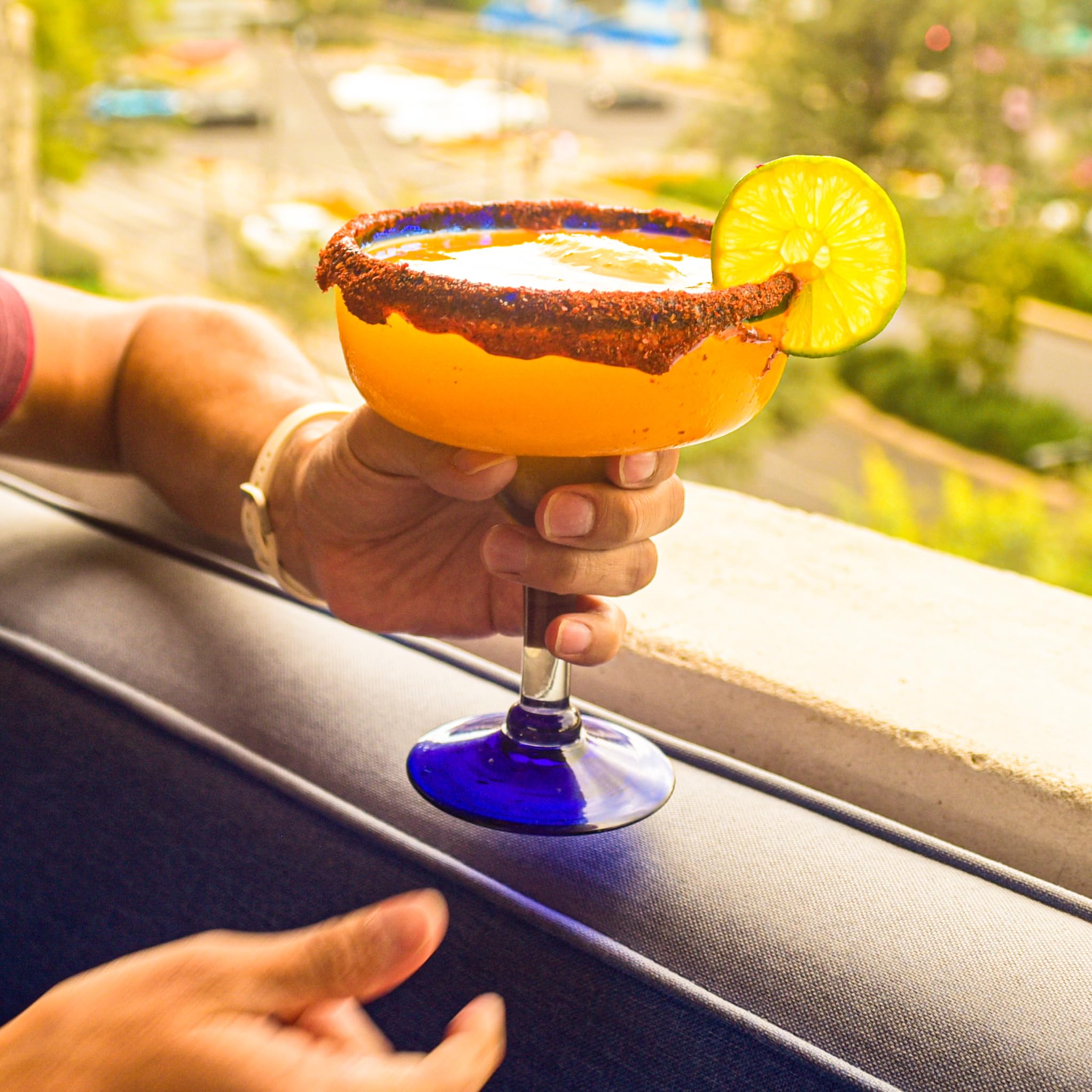 Vasos grandes de margarita mexicana soplados a mano, auténtico cristal hecho a mano de México, borde azul cobalto, juego de fiesta, perfecto para margaritas, piña coladas, cócteles congelados u otras