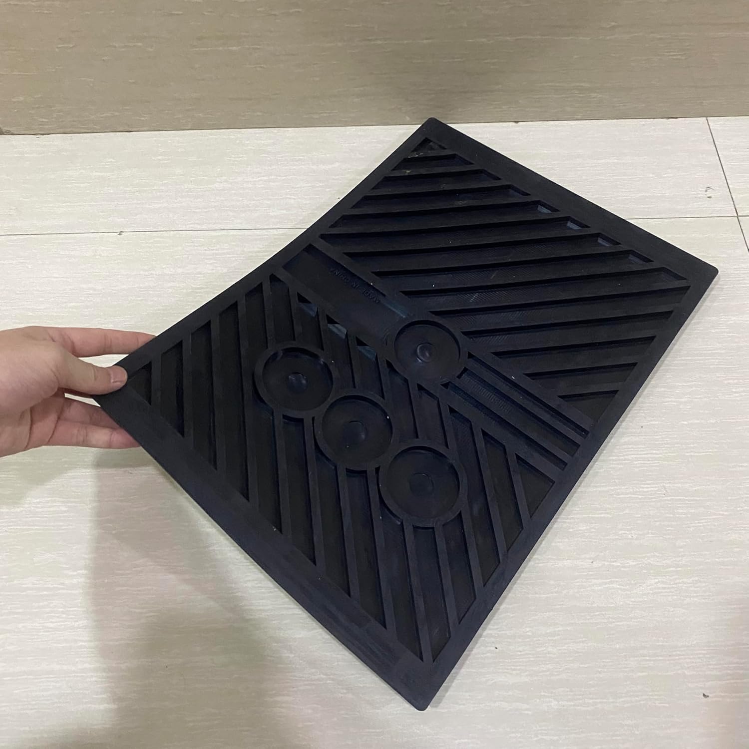 SportsMore Putting Golf Mat Quality Velvet Surface - Ideal for Home or Office