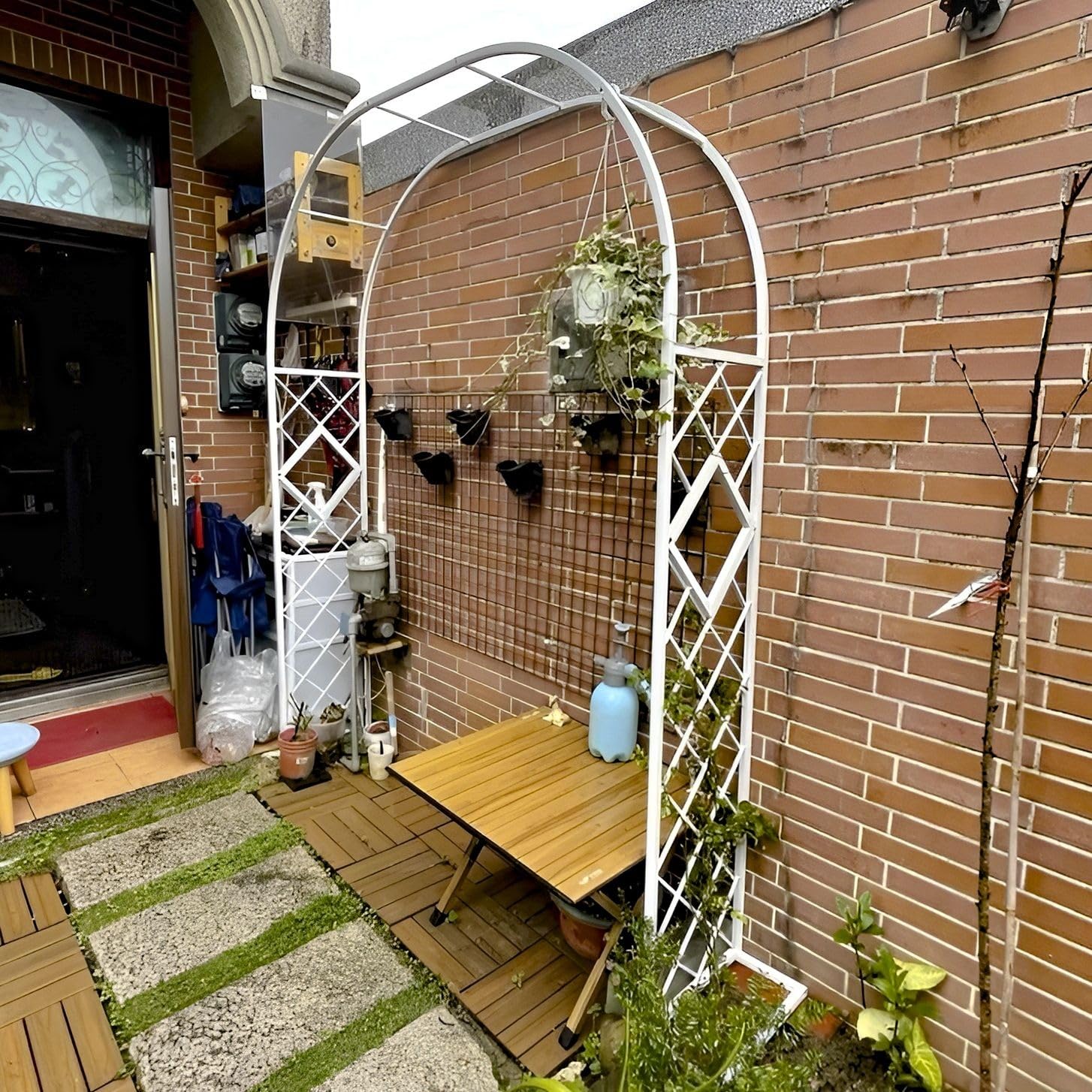 Wytrzymały metalowy łuk ogrodowy do roślin pnących, odporny na warunki atmosferyczne, żelazna pergola, krata, na trawnik, dekoracje ślubne (biały, 2,6 m)