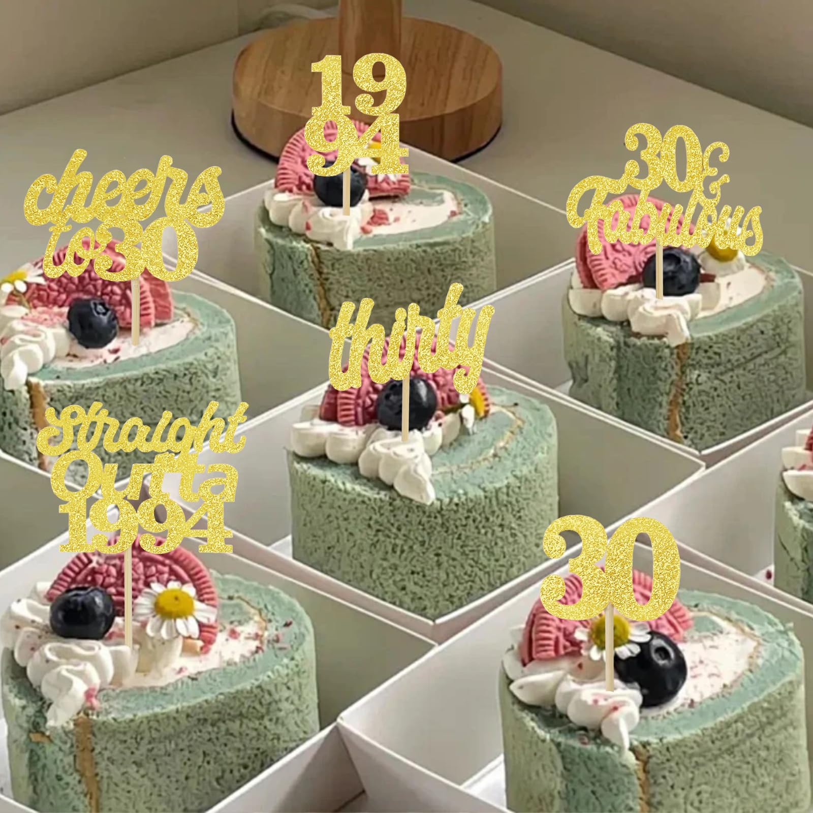 Décorations Cupcake 45 Ans Straight Outta 1977 - Lot De 24 Pics à Paillettes Dorées