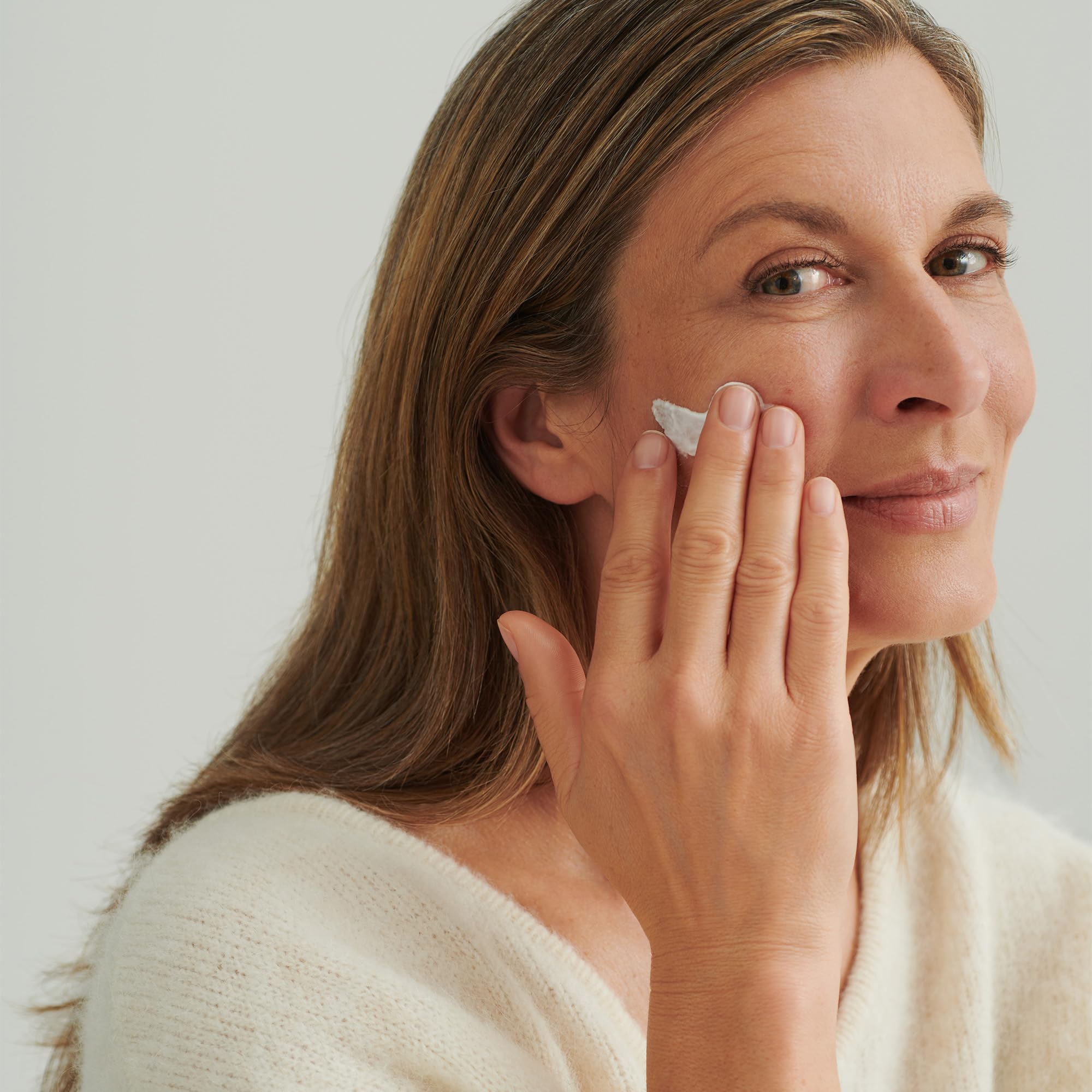 DADO SENS REGENERATION E TAGESCREME 50ml - spendet wohltuende Feuchtigkeit und mildert Falten bei sensibler Haut