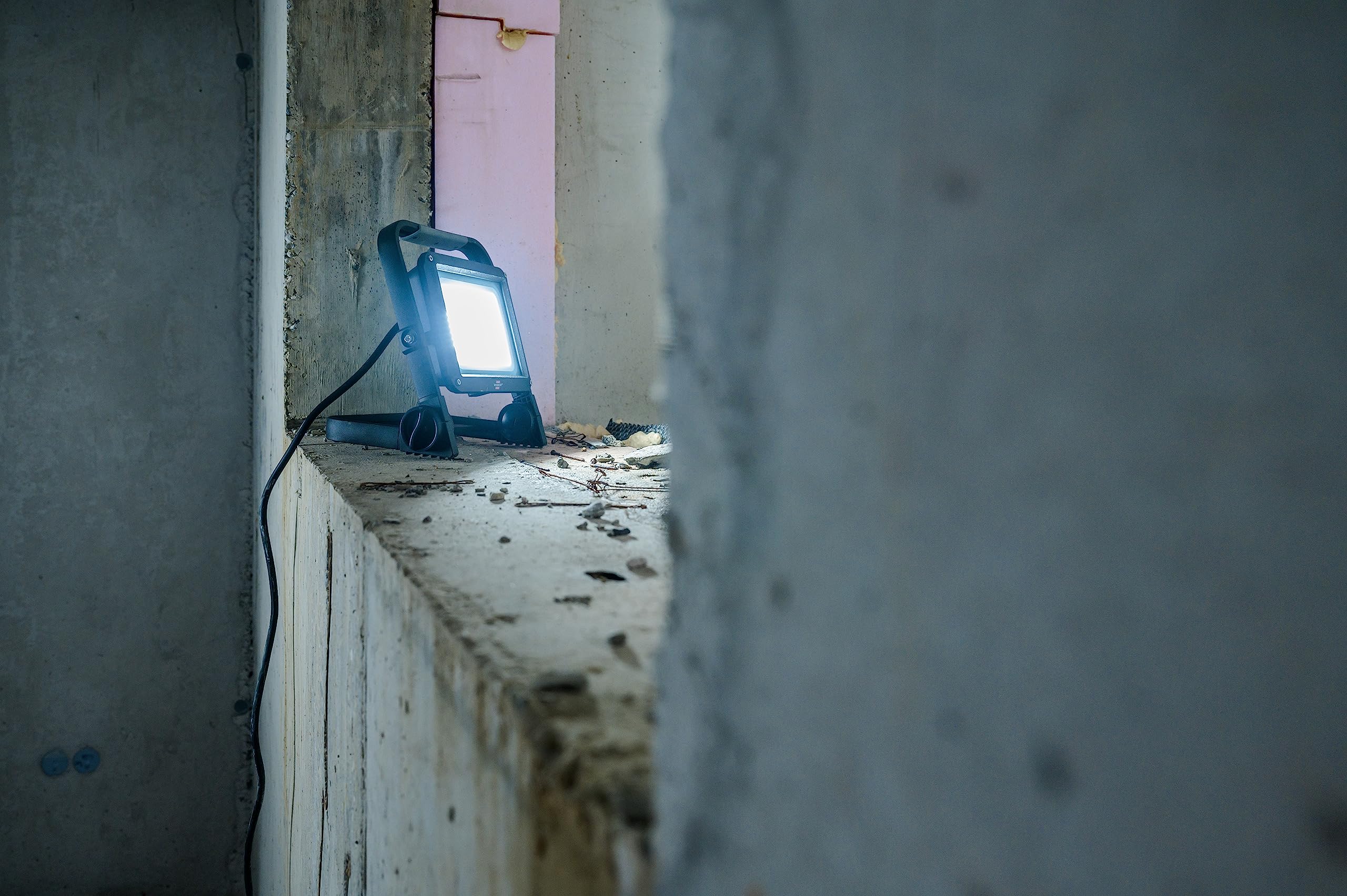 Brennenstuhl Mobilny reflektor LED JARO 7060 M Work Light 50W do użytku zewnętrznego (Reflektor outdoor z kablem 5m, LED 5800lm wykonany z aluminium, ściemnialy, IP65)