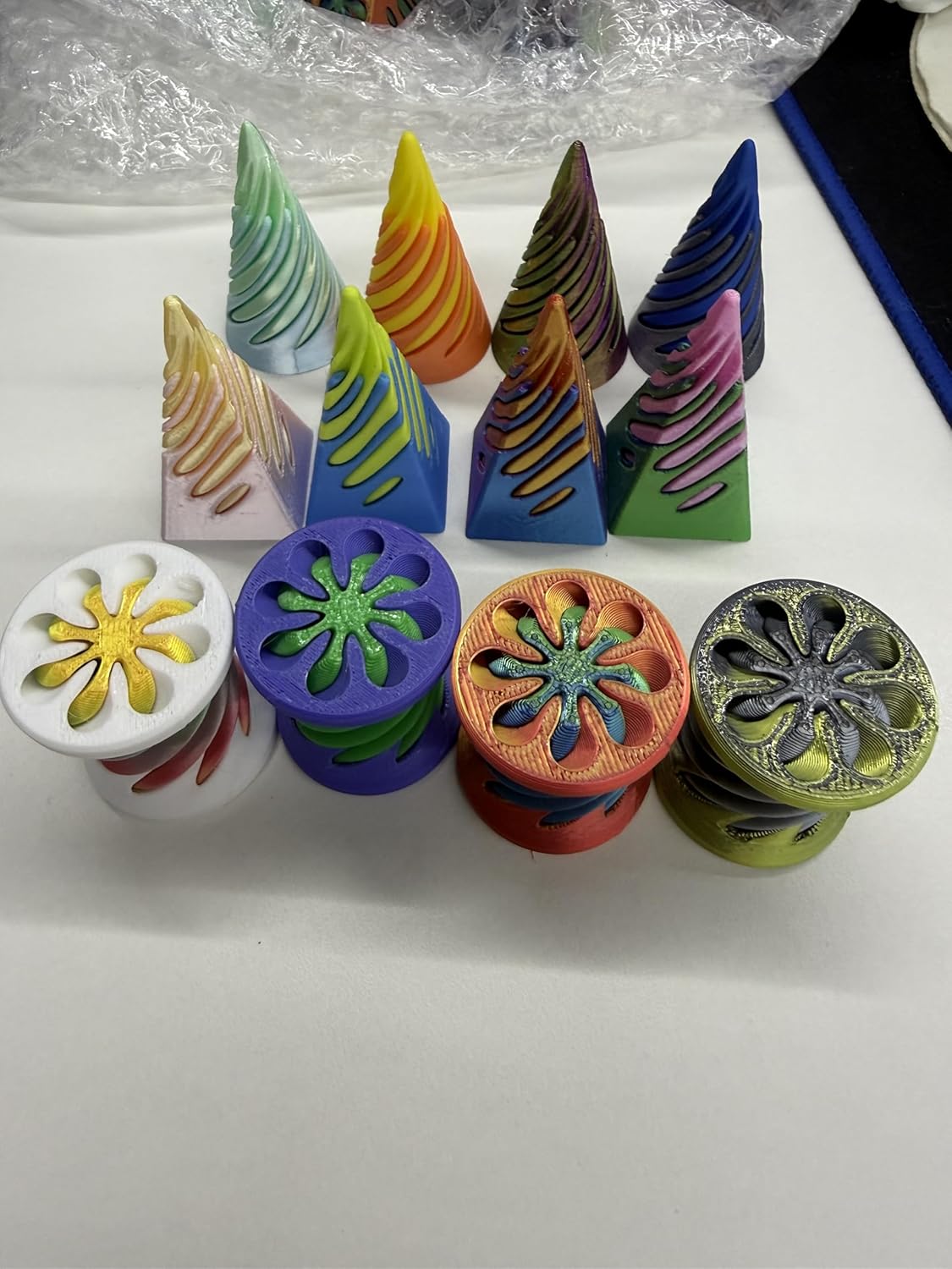 12Pcs Mini Spiral Cone Pyramid Fidget Toy, 3D Printed Impossible Cone Passthrough, Mini Vortex Thread Illusion Desk Deco, Anxiety & Stress Relief, Gift Adults & Kids