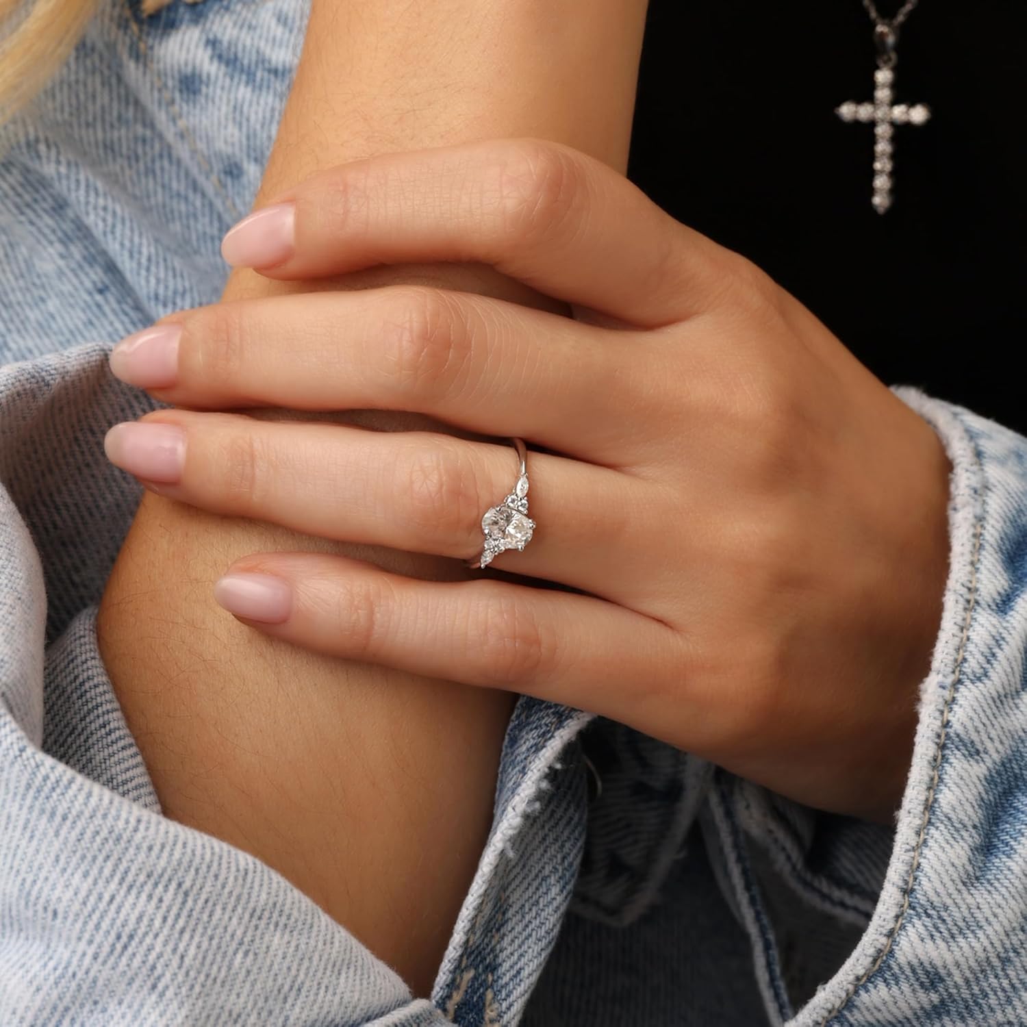 SAVEARTH DIAMONDS 1 3/5 CT Center 8X6MM Oval, Marquise & Round Cut Lab Created Moissanite Diamond Solitaire Engagement Ring For Women In 10K Or 14K Solid Gold (VVS1 Clarity, 1.60 Cttw)
