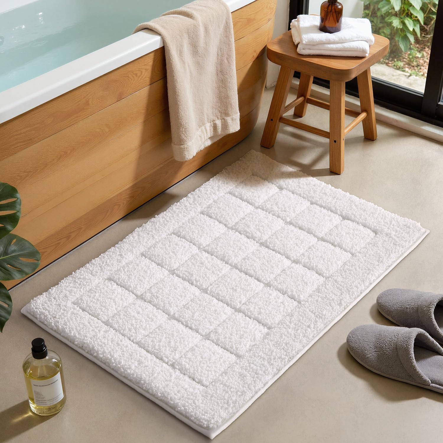 LUMI Modern Bathroom Rug, Washable Soft Absorbent Non Slip Bath Mat, Quick Dry Microfiber Plush Comfort Rugs for Shower Room, Bathtub, 16"x24", White