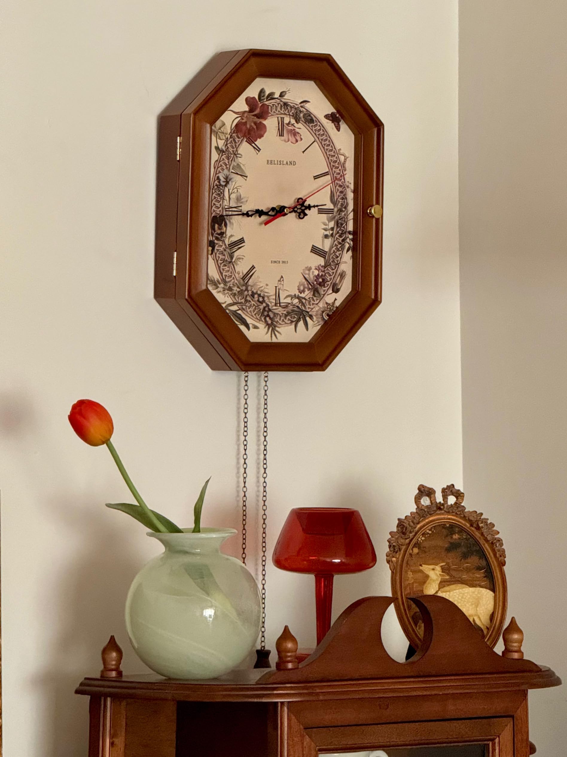 Drewniany zegar ścienny w stylu vintage z miejscem na klucze, dekoracyjny ośmiokątny design, ukryte wewnętrzne haczyki na klucze, cyfry rzymskie, rustykalny styl wiejski (brązowy)